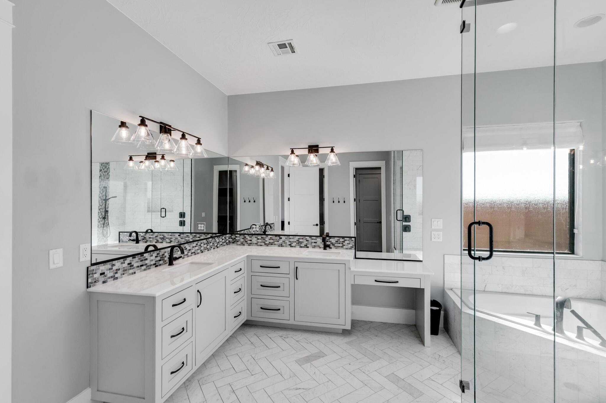 WASHINGTON VISTA - Residential