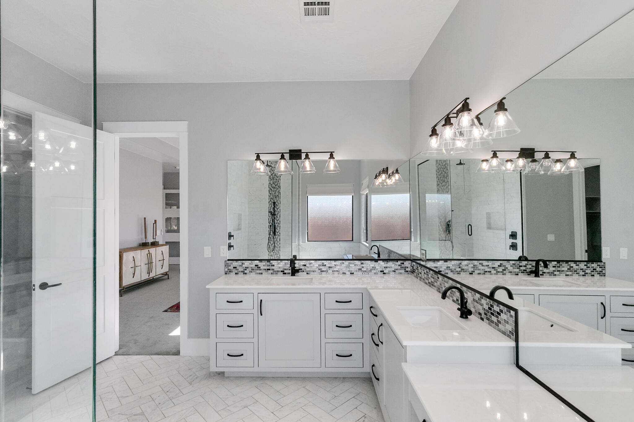 WASHINGTON VISTA - Residential