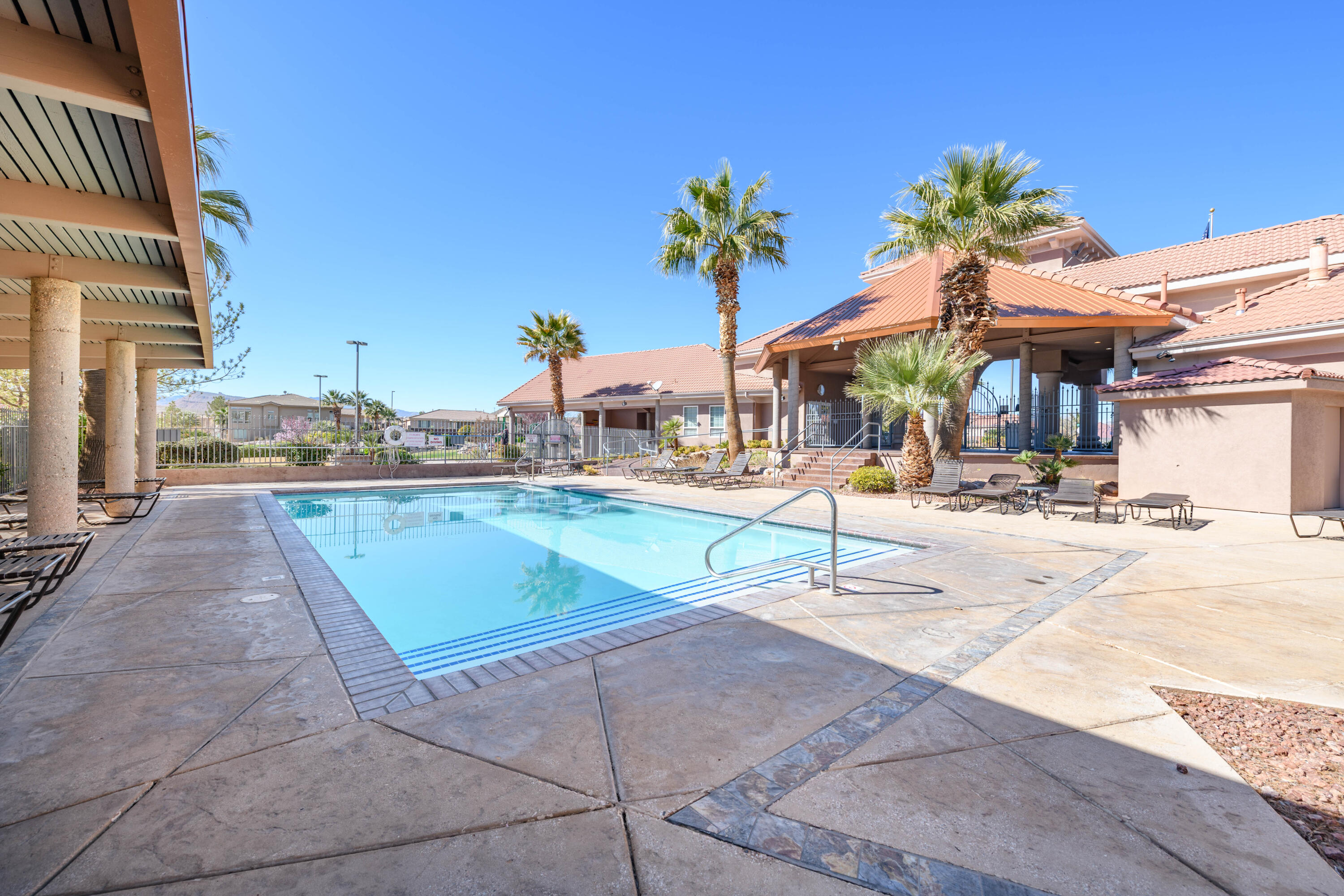 BELLSERA TOWNHOMES AT SUNBROOK - Residential