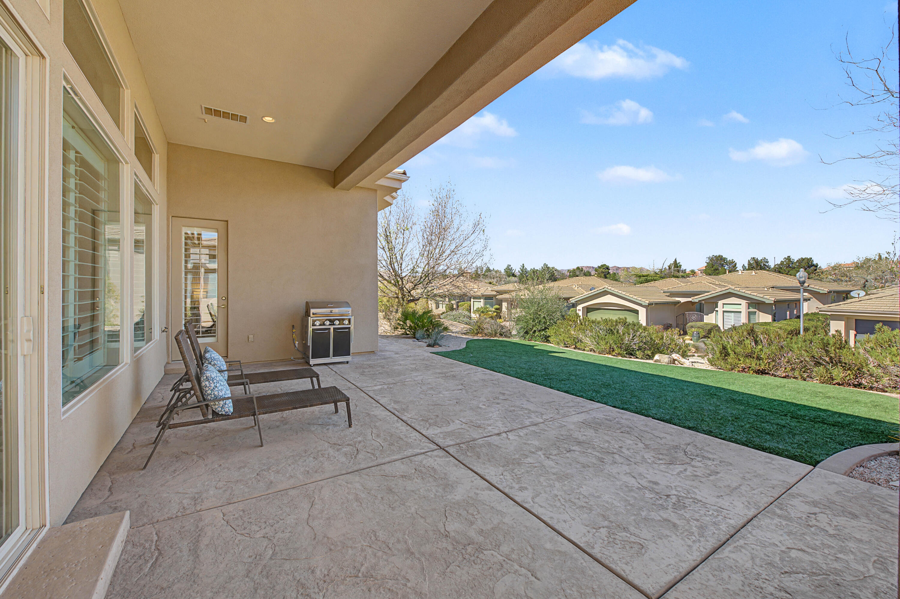 BELLSERA TOWNHOMES AT SUNBROOK - Residential