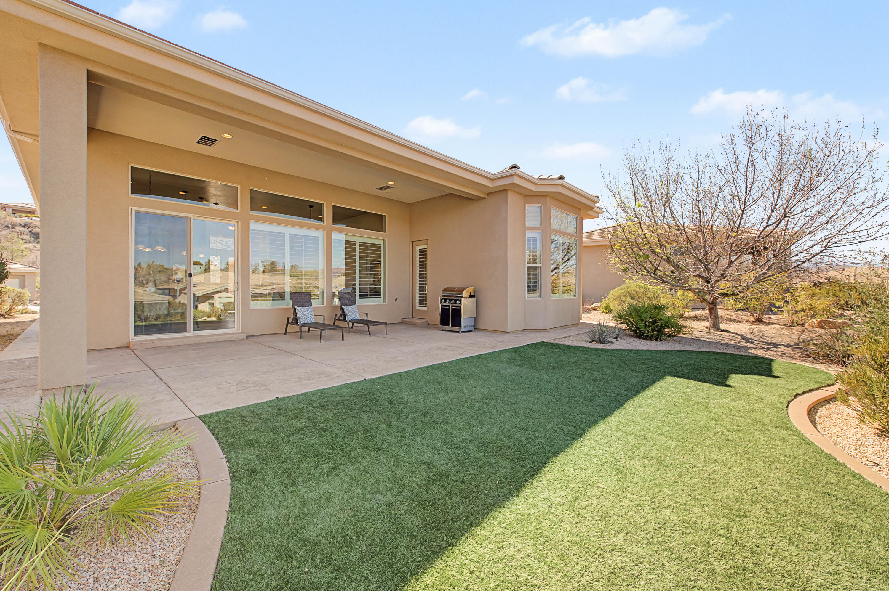 BELLSERA TOWNHOMES AT SUNBROOK - Residential