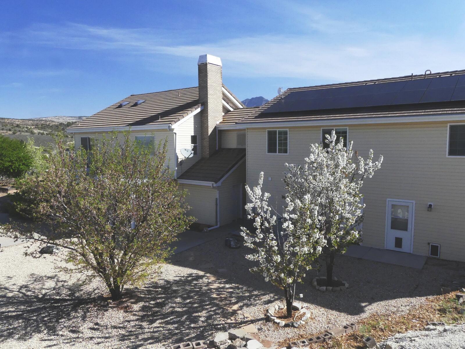 DIAMOND VALLEY ACRES - Residential