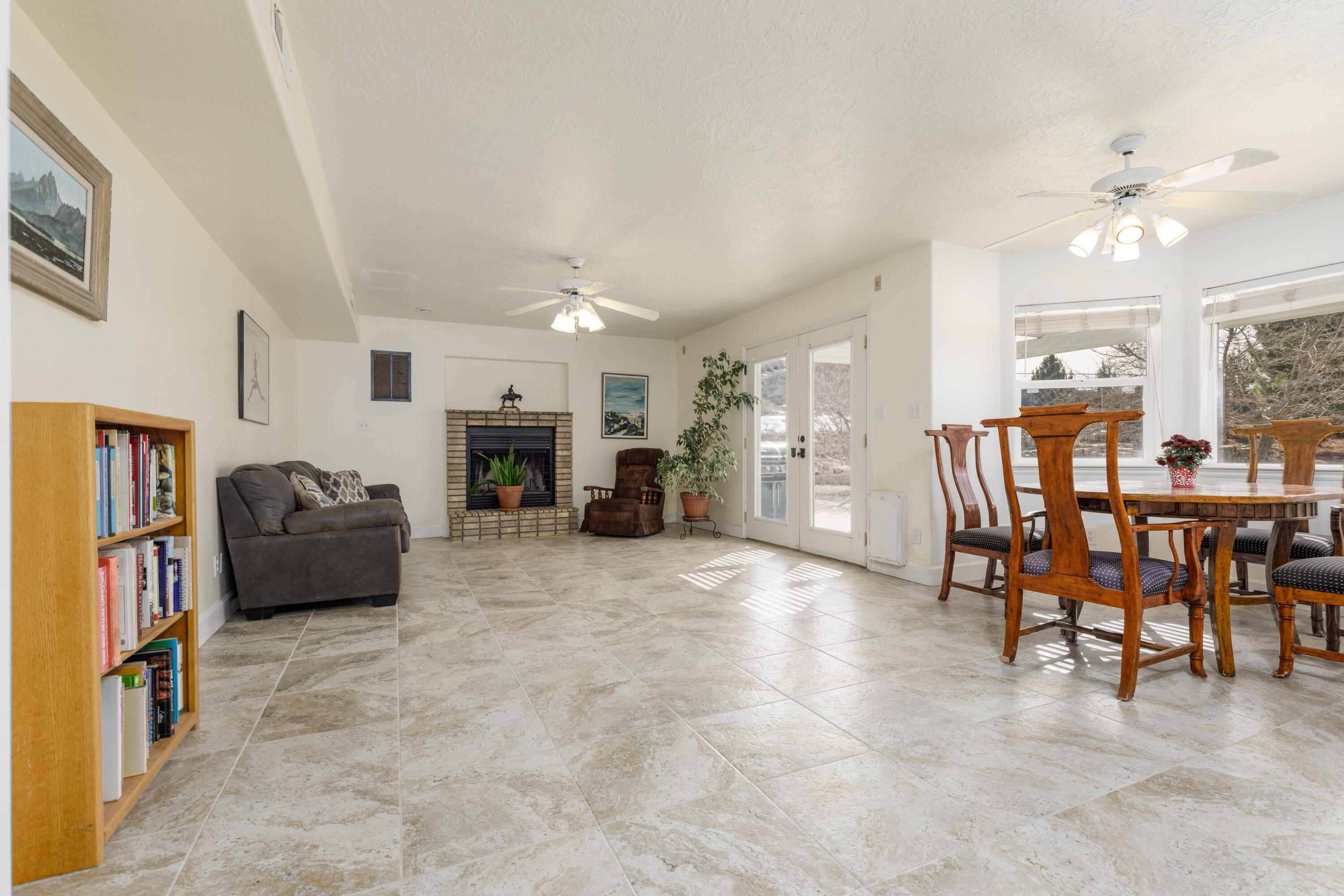 DIAMOND VALLEY ACRES - Residential