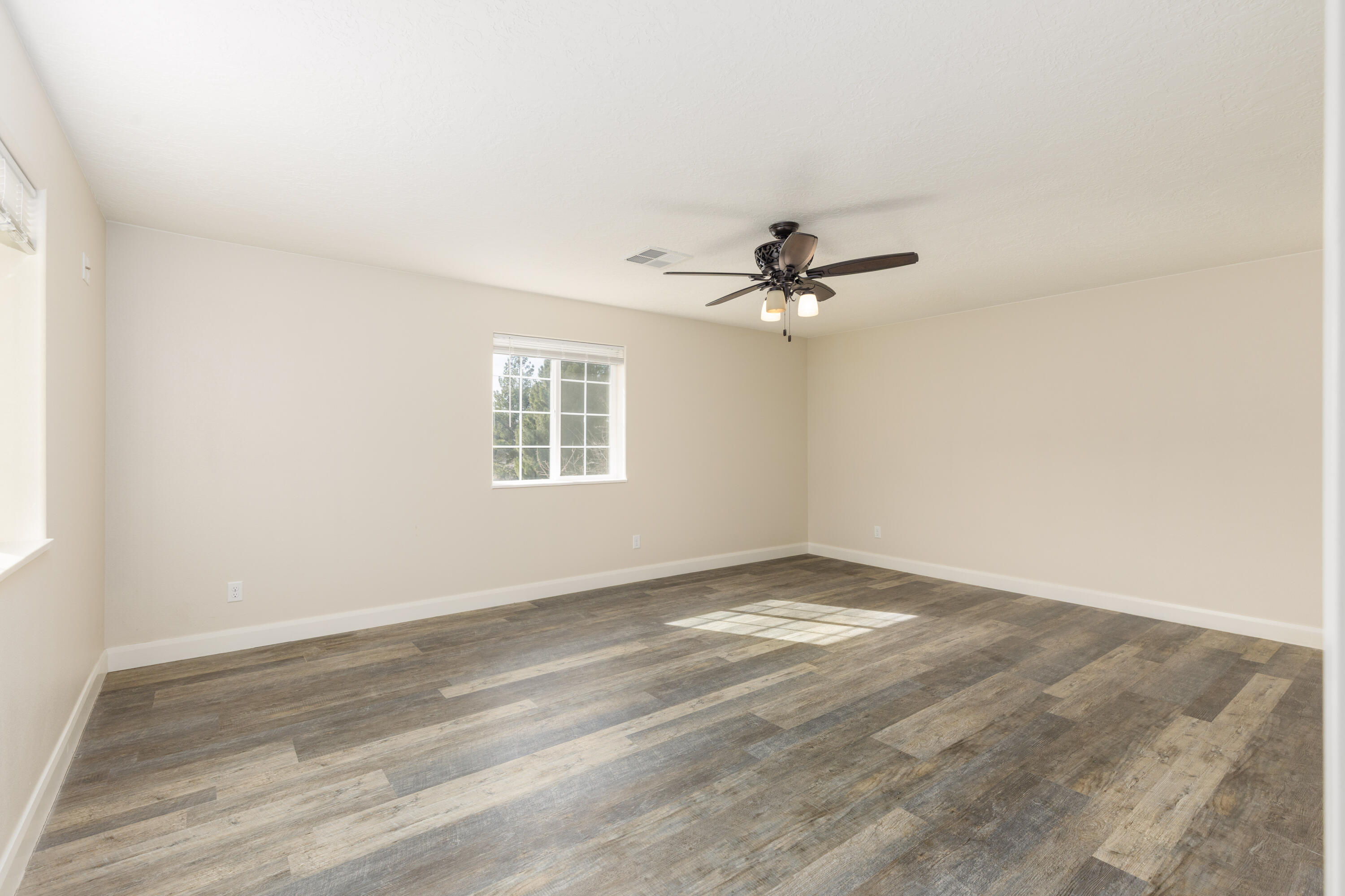 DIAMOND VALLEY ACRES - Residential