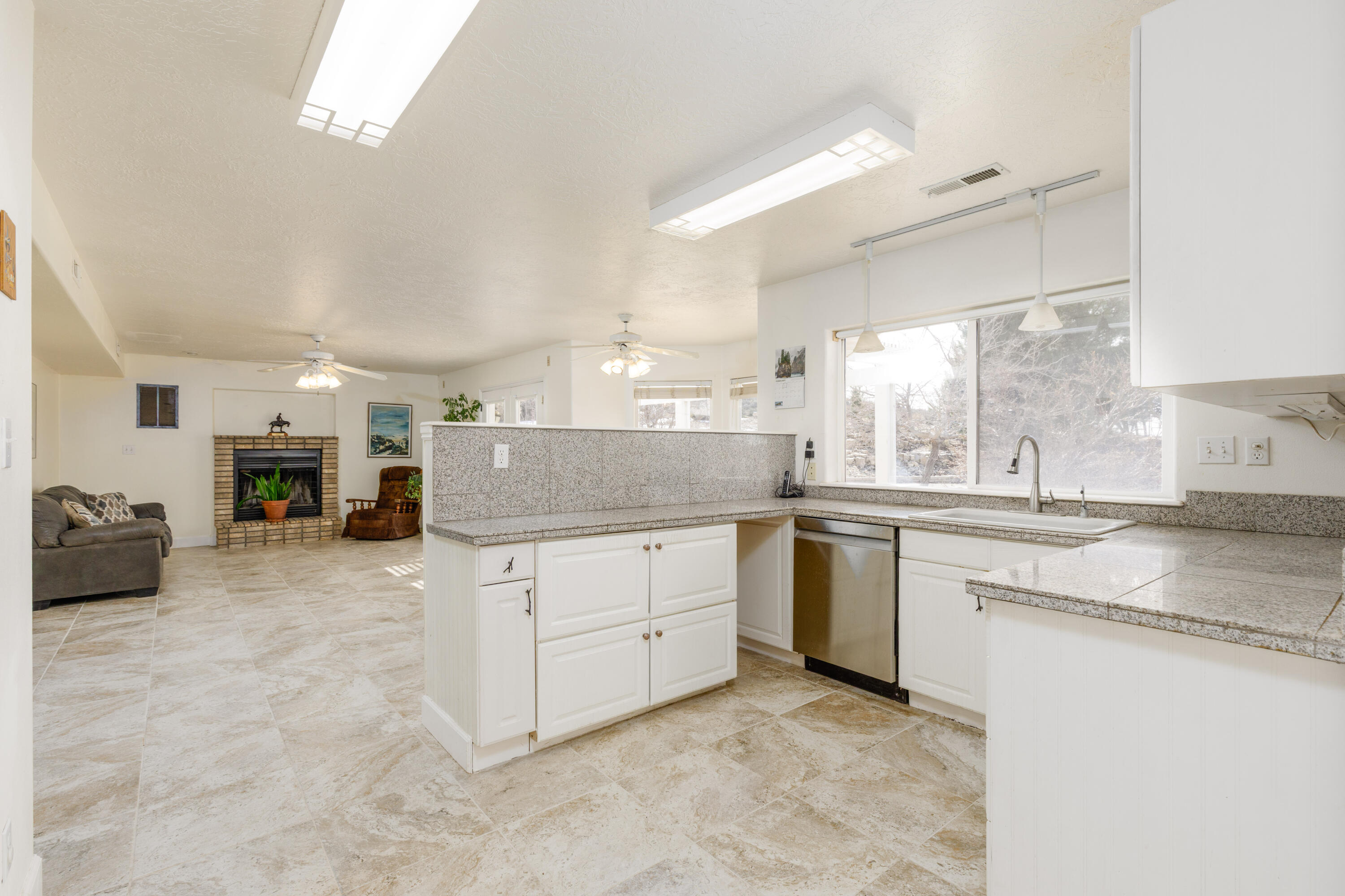 DIAMOND VALLEY ACRES - Residential