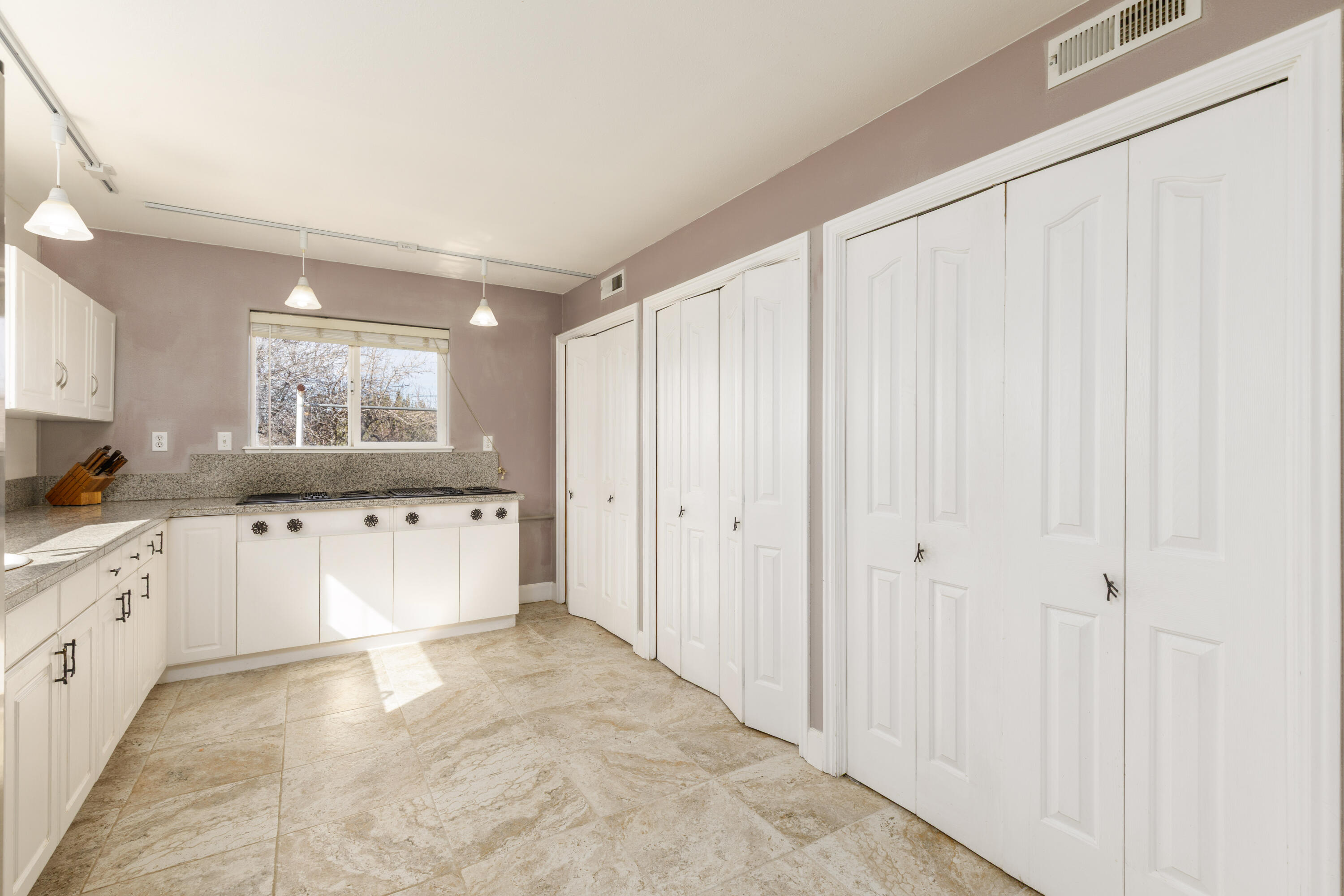 DIAMOND VALLEY ACRES - Residential