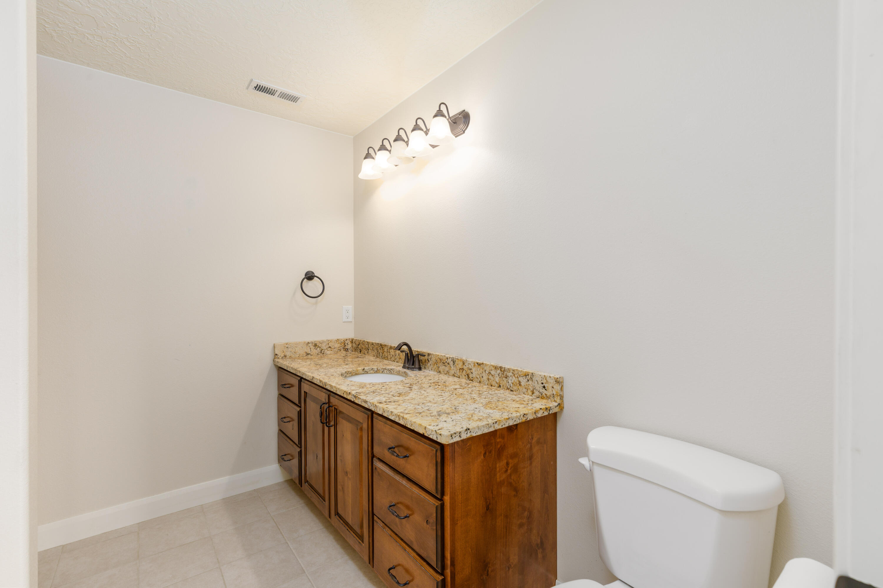 DIAMOND VALLEY ACRES - Residential