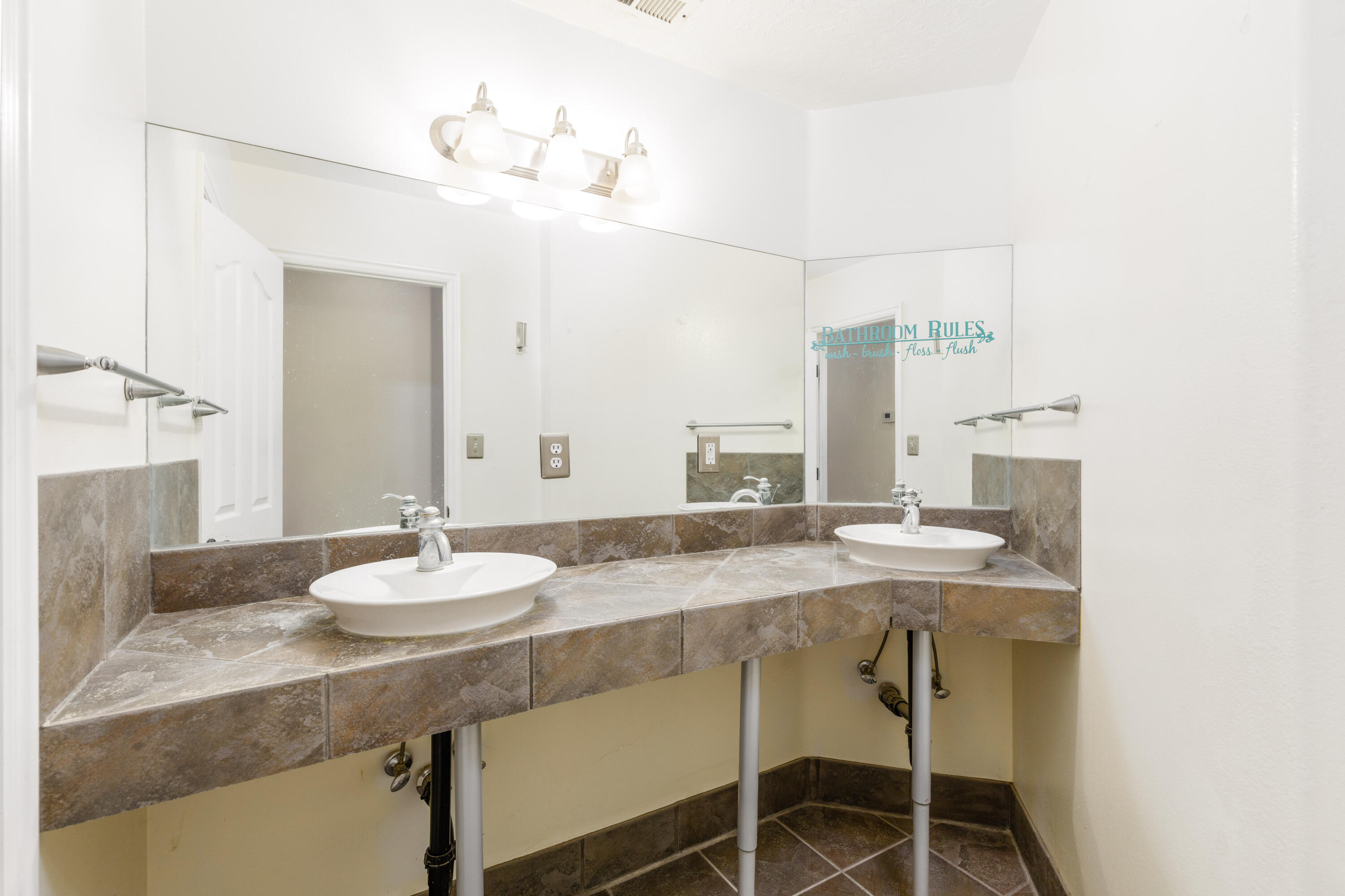 DIAMOND VALLEY ACRES - Residential