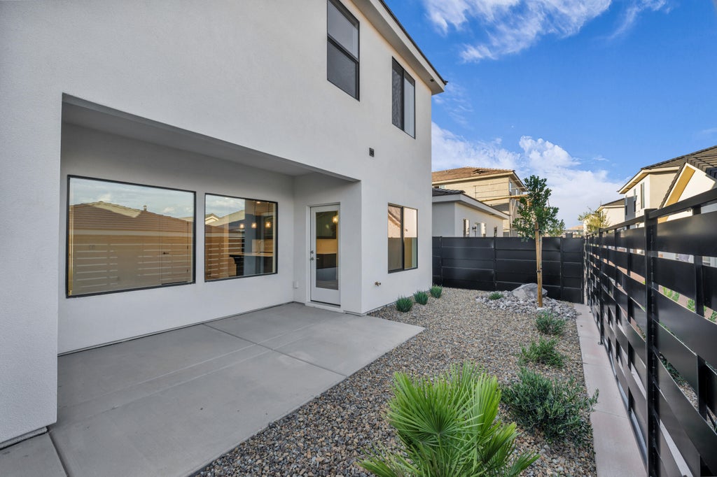 Photo of 427 S Stewart Creek DR, Washington, UT 84780 (MLS # 26-274506)