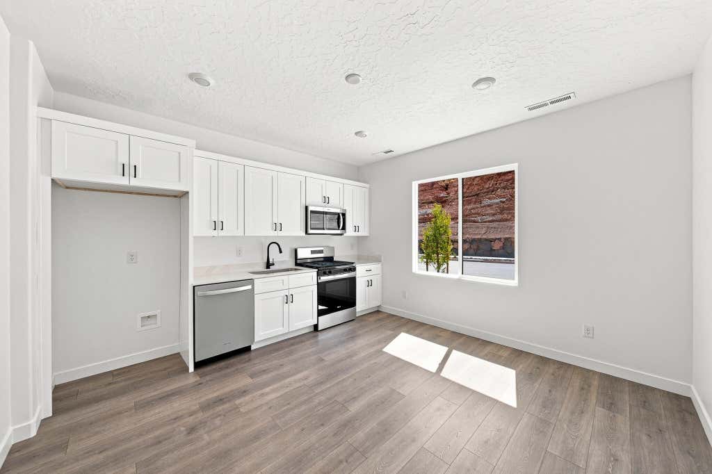 Photo of 1941 W 400 N #121, Hurricane, UT 84737 (MLS # 26-274920)