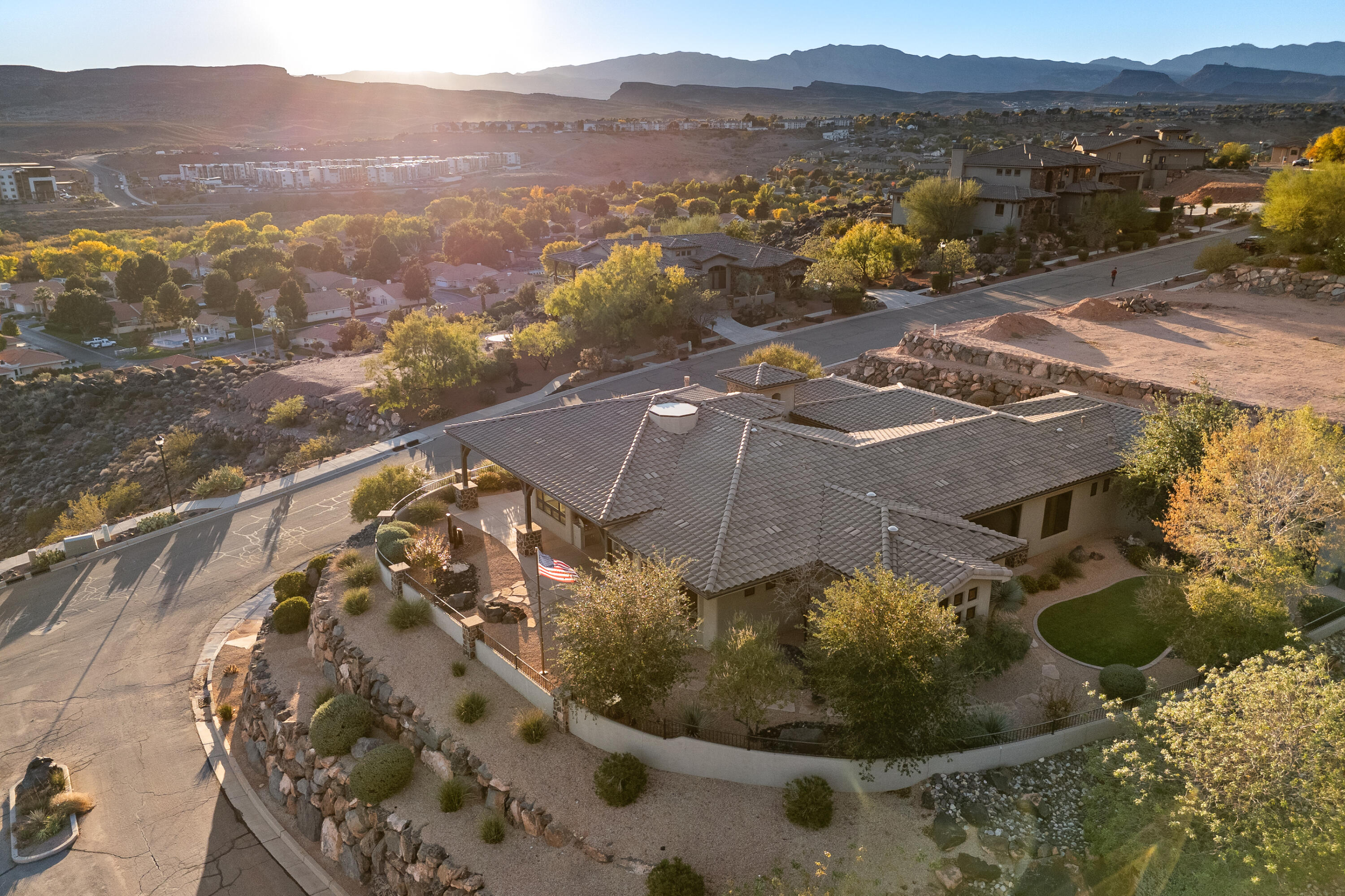 WHISPER RIDGE - Residential