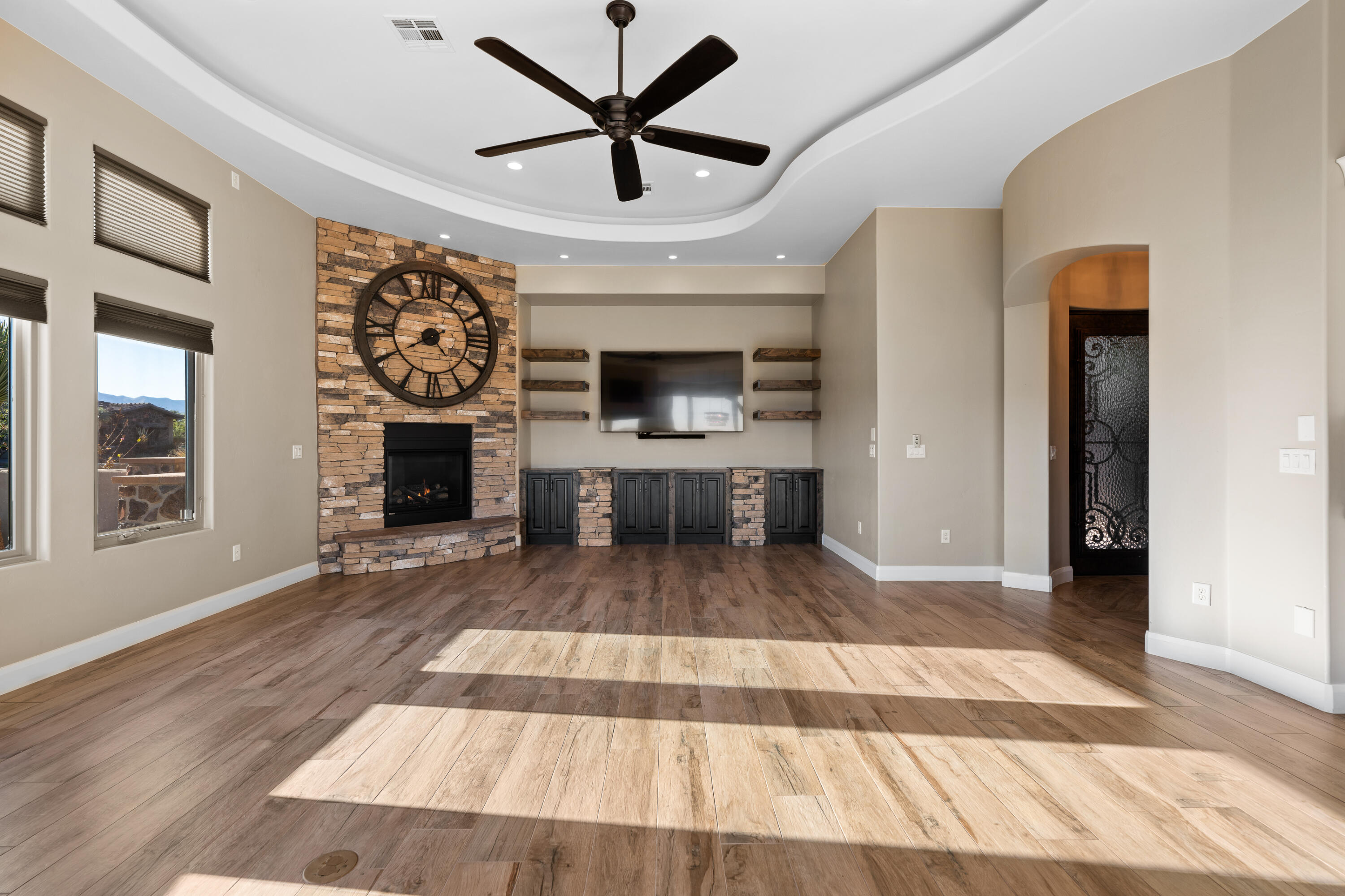 WHISPER RIDGE - Residential