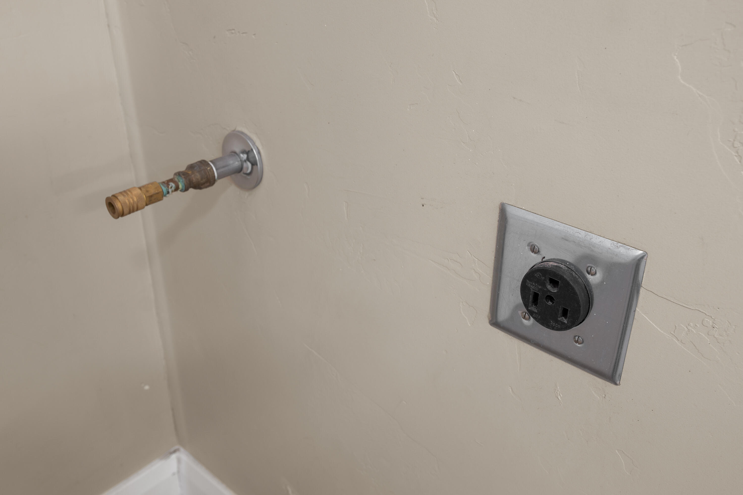 WHISPER RIDGE - Residential