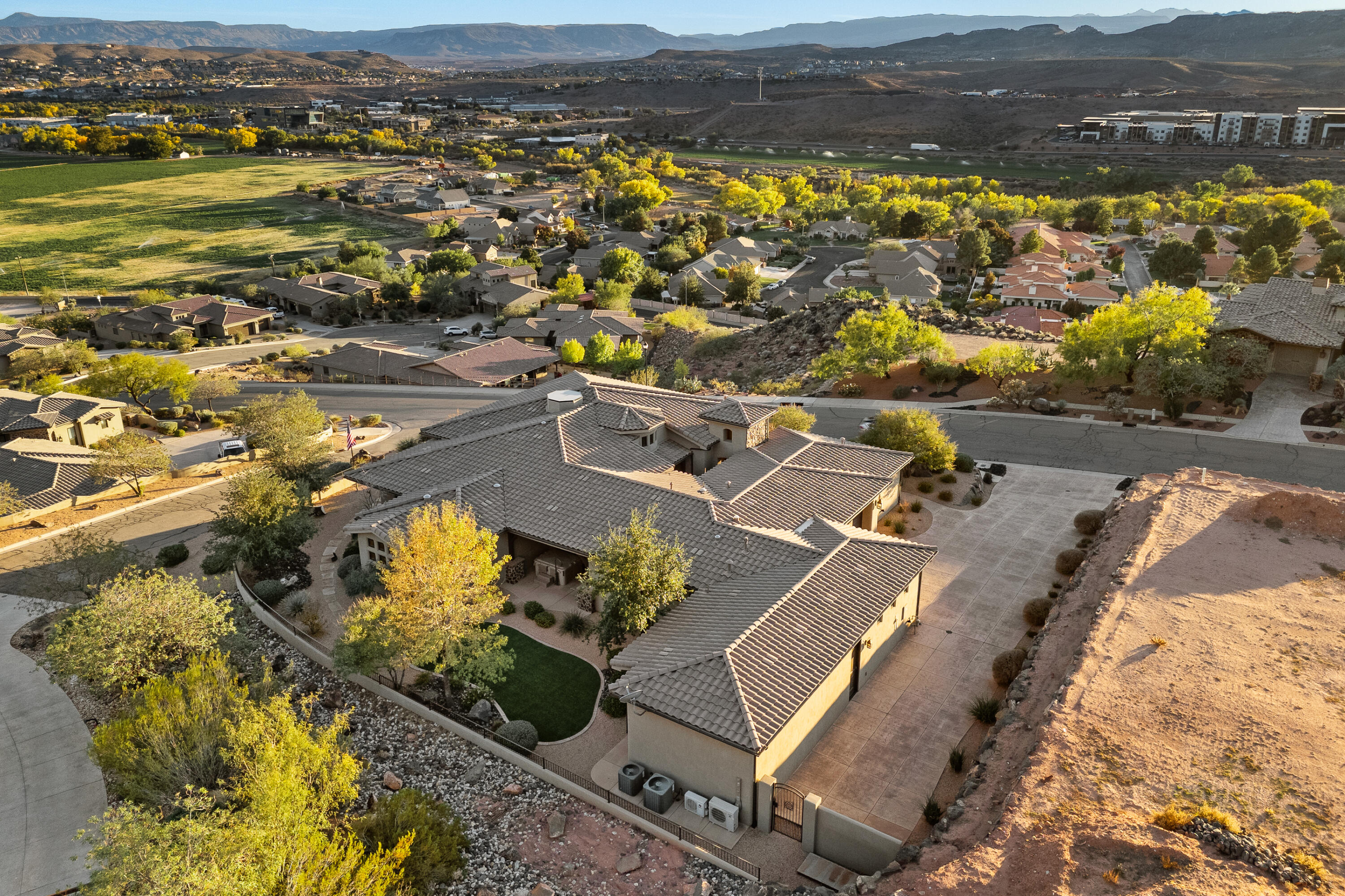 WHISPER RIDGE - Residential