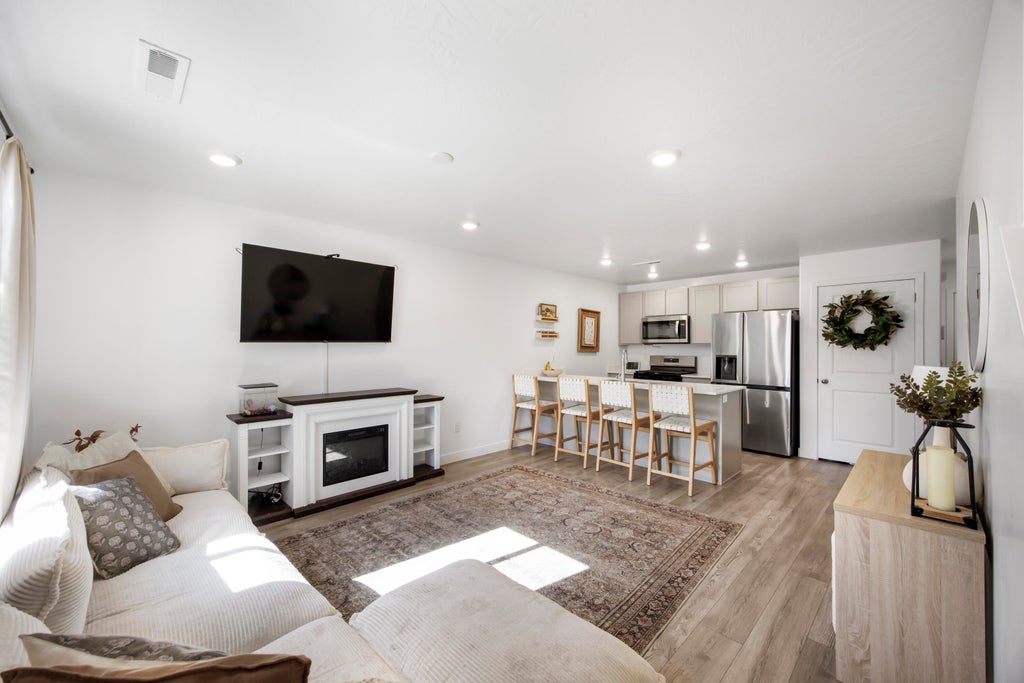 Photo of 1729 Devils Garden Lane LN, Washington, UT 84780 (MLS # 26-276808)