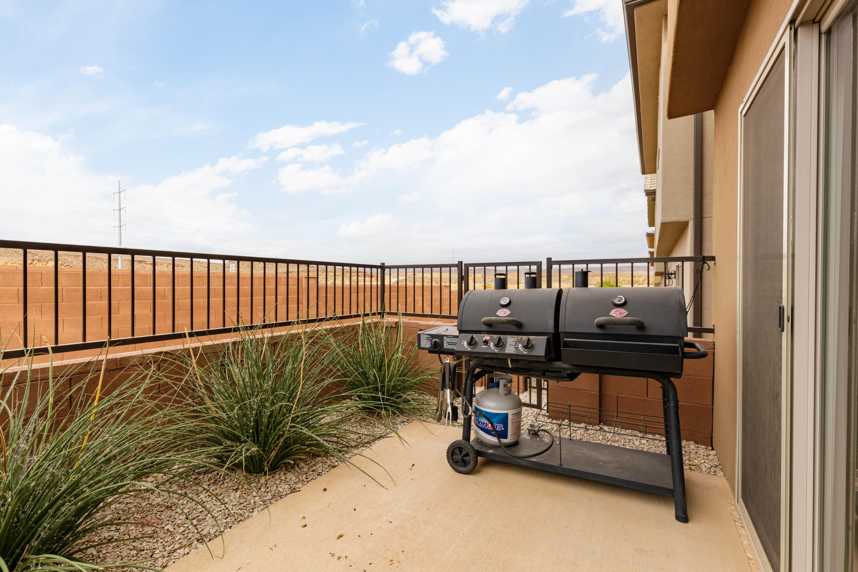 DESERT BLUFF AT DESERT CANYONS TOWNHOMES - Residential