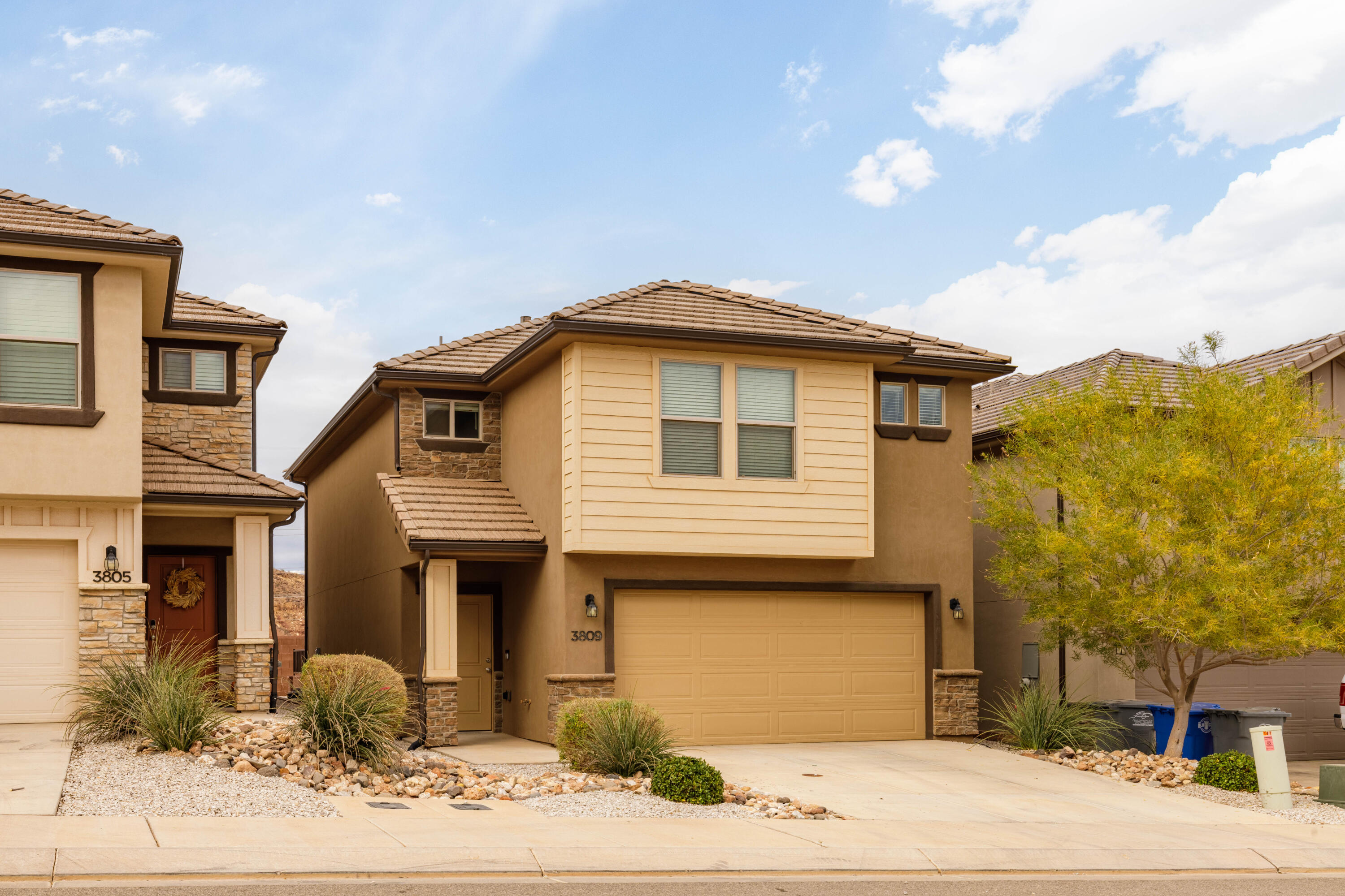 DESERT BLUFF AT DESERT CANYONS TOWNHOMES - Residential