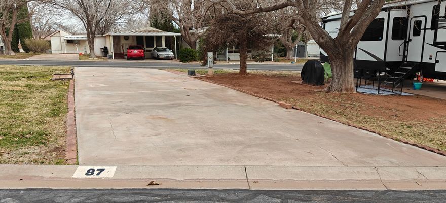 Come see this great pull through lot in the quaint Kingsrow 55+ community!

Lot dimensions are approximate, buyer to verify information meets their needs.