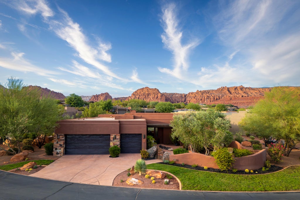 Photo of 1500 Split Rock Dr. # 11, Ivins, UT 84738 (MLS # 26-276663)