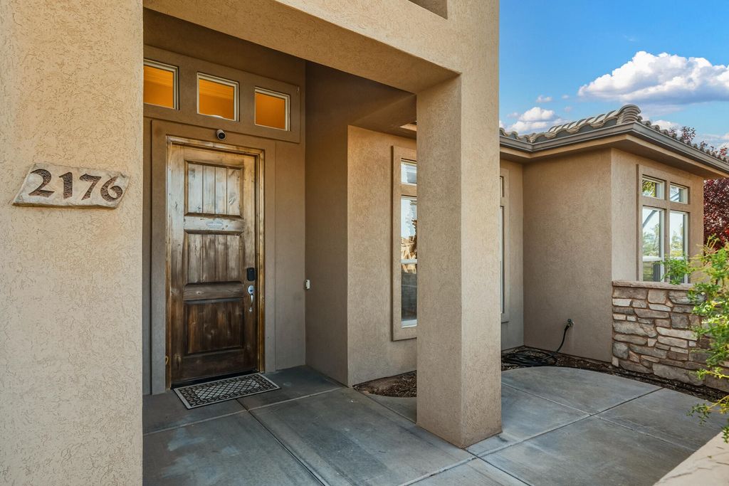 Photo of 2176 N Gunsight DR, Saint George, UT 84770 (MLS # 25-266260)