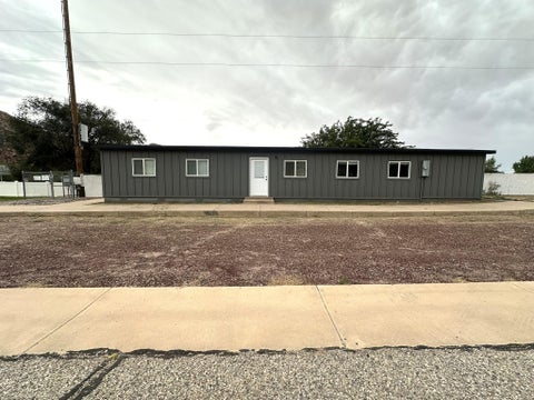 Photo of 325 E Newel Ave, Hildale, UT 84784 (MLS # 26-276906)