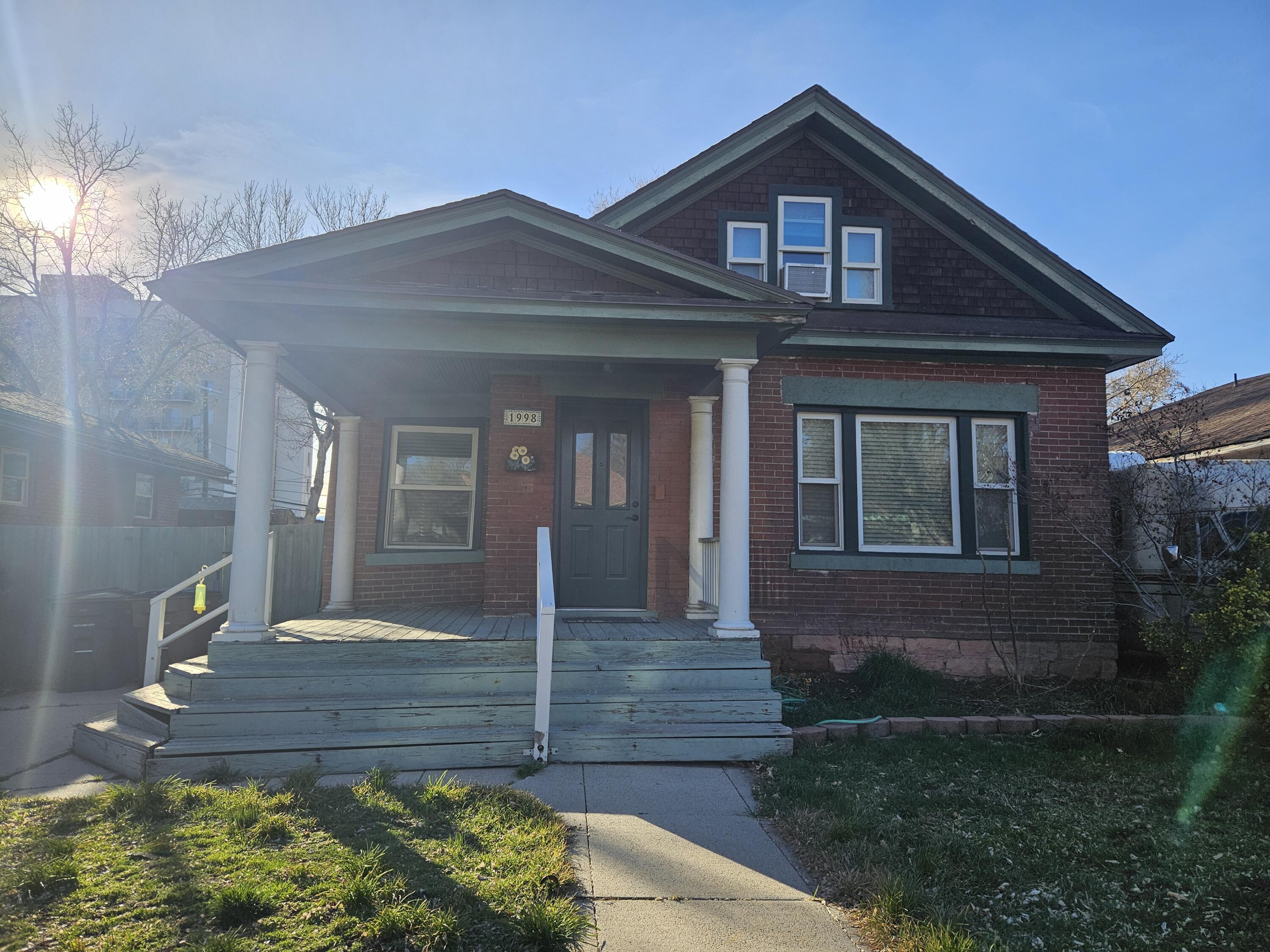 Main image without alt text