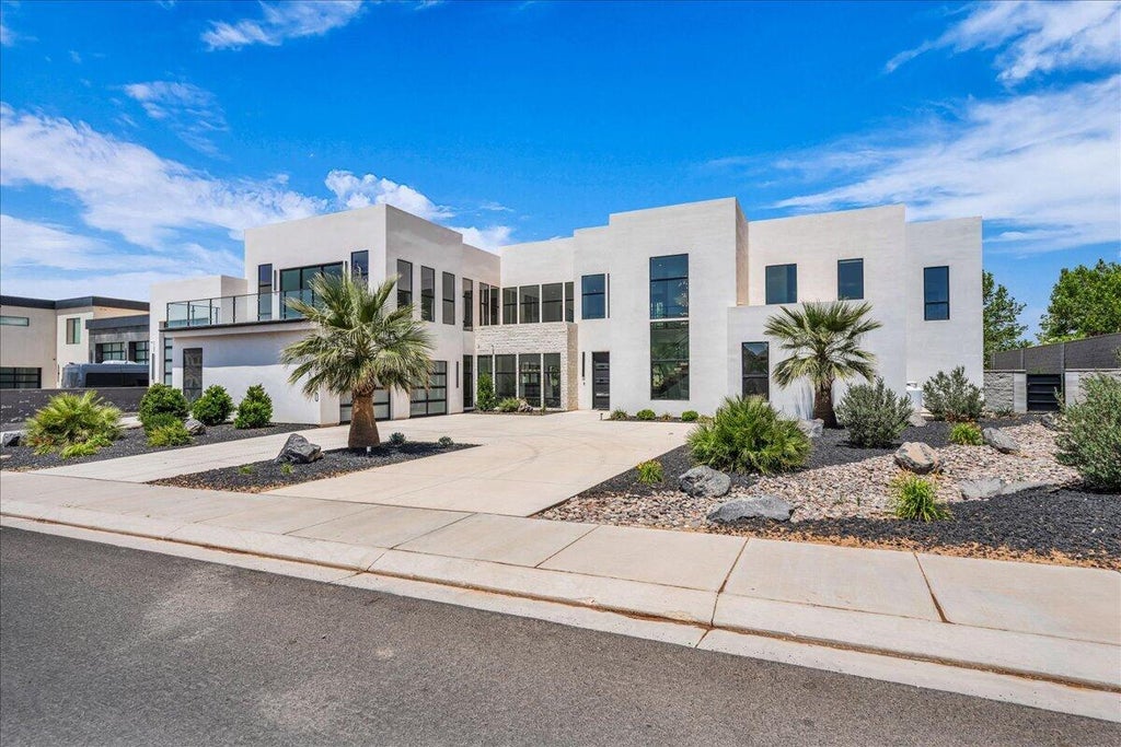 Photo of 3366 W 2100 S, Hurricane, UT 84737 (MLS # 26-275363)