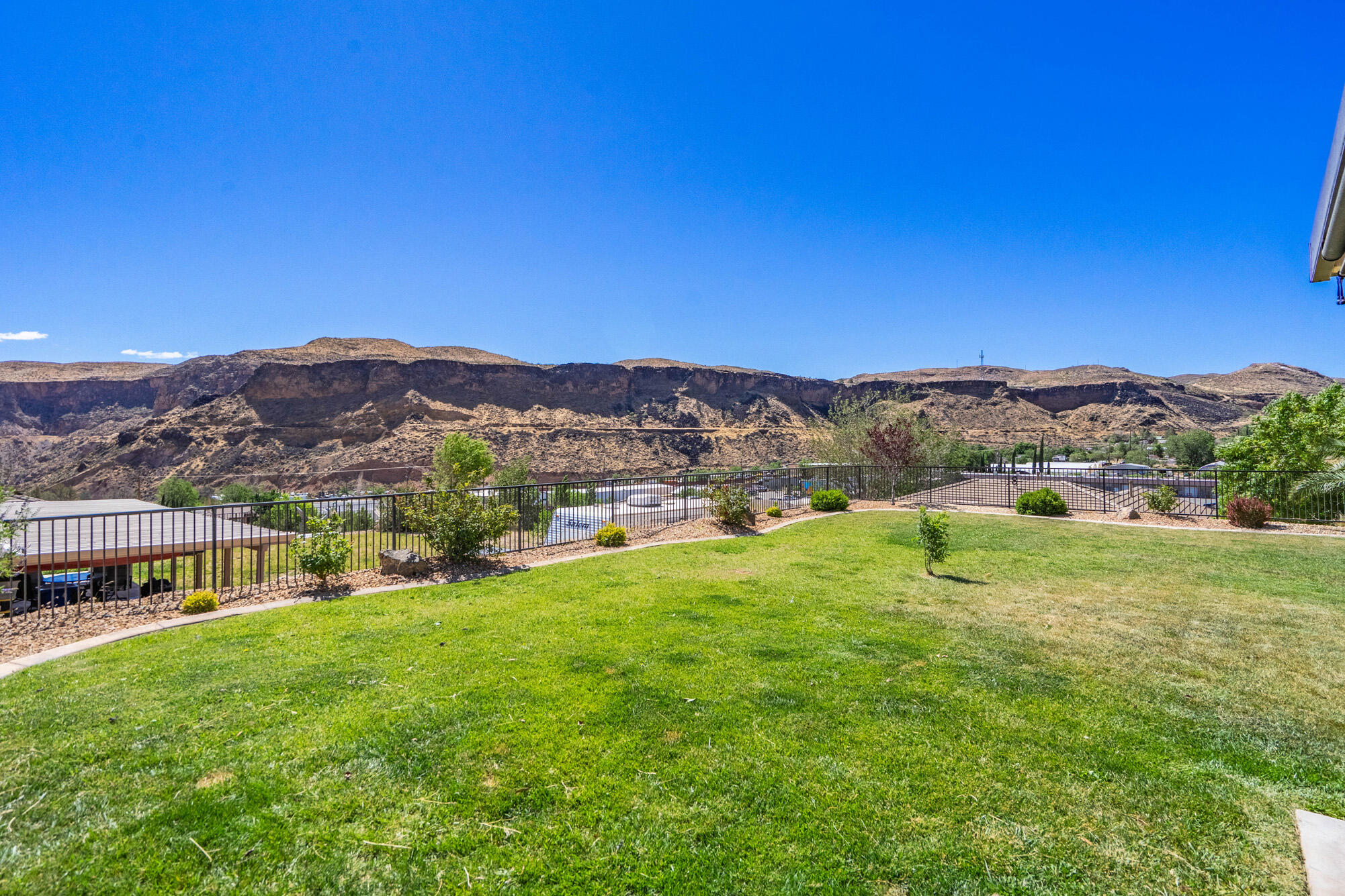 FALCON RIDGE - Residential
