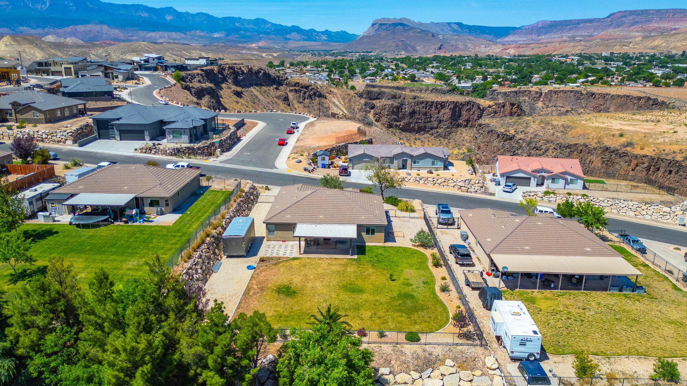 FALCON RIDGE - Residential