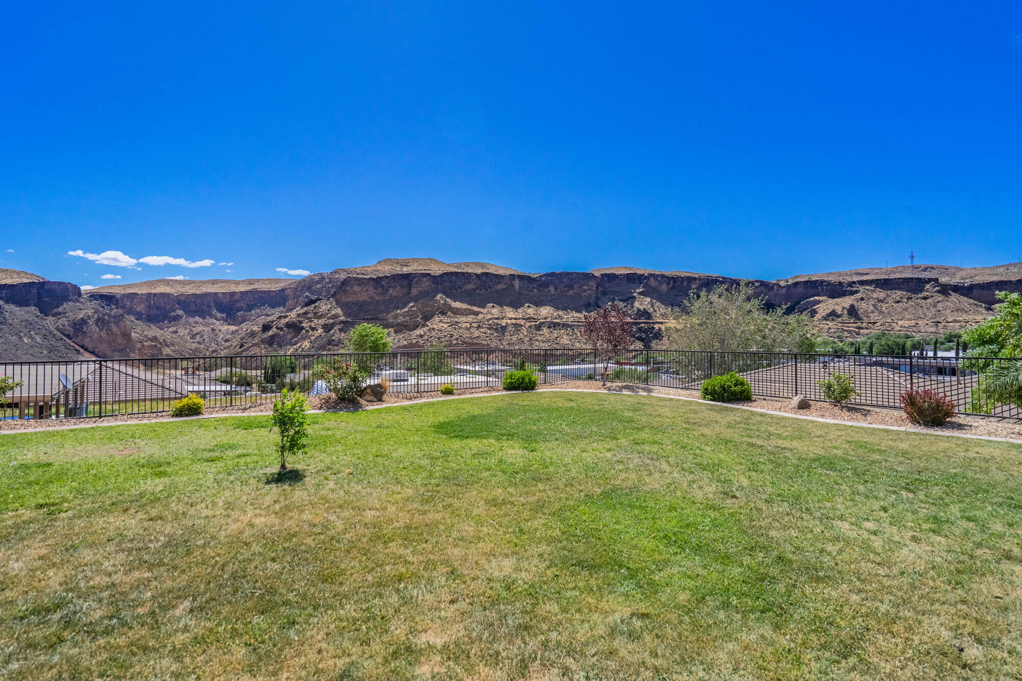 FALCON RIDGE - Residential