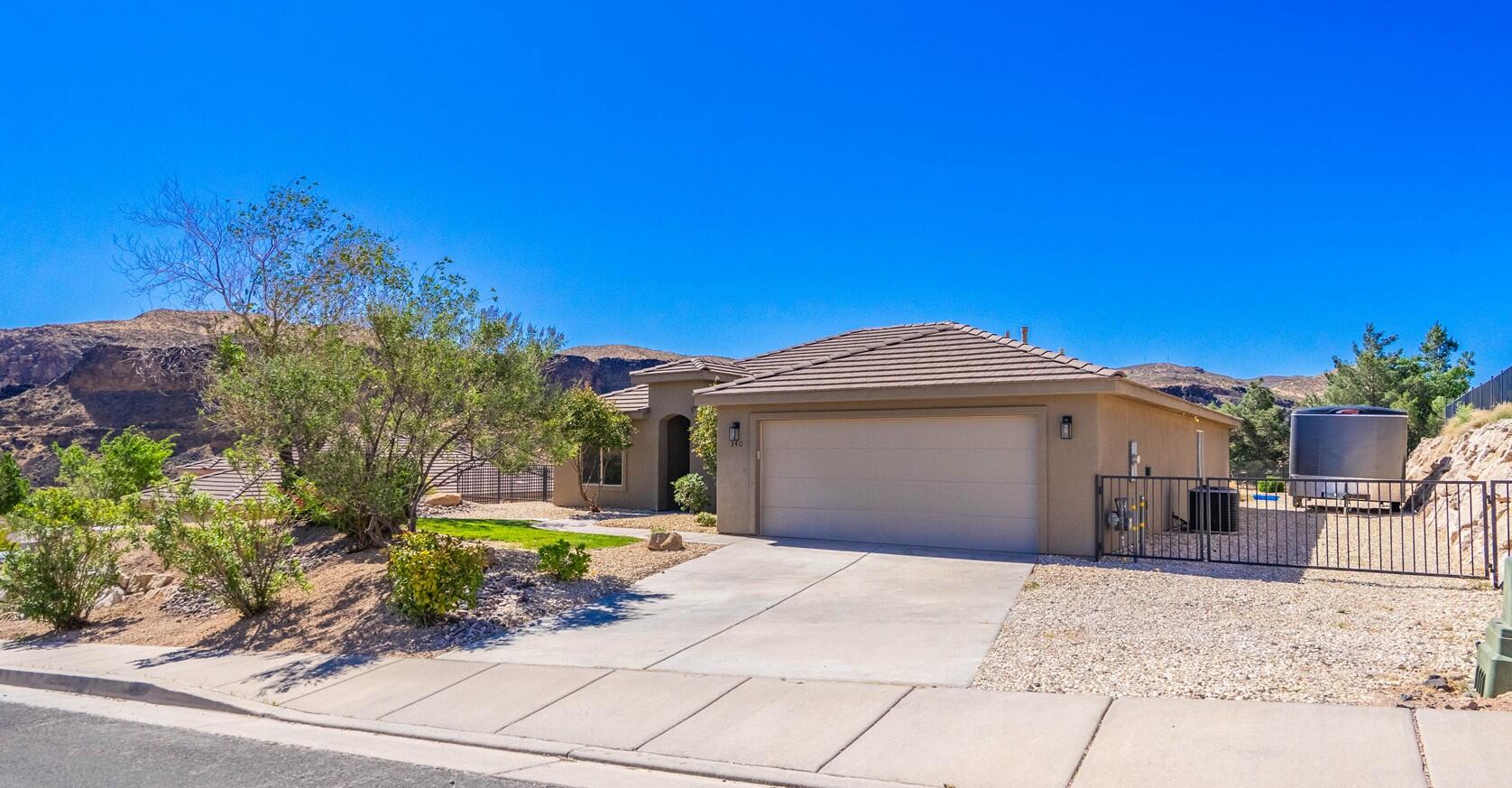 FALCON RIDGE - Residential