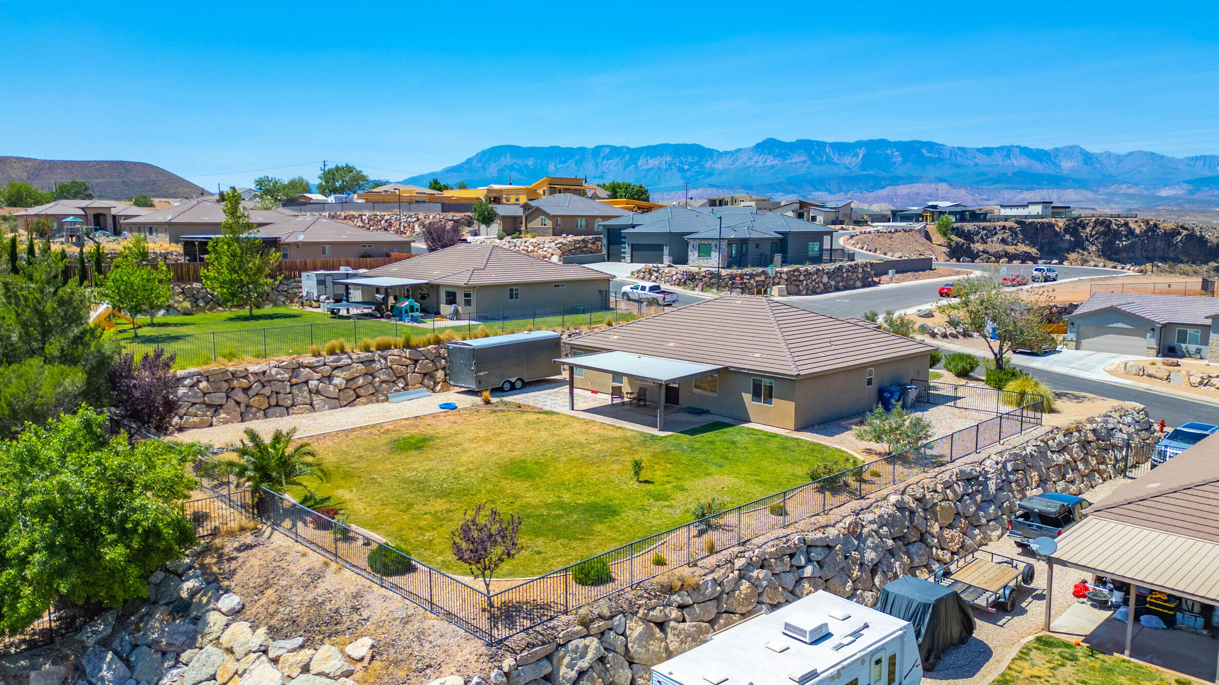 FALCON RIDGE - Residential