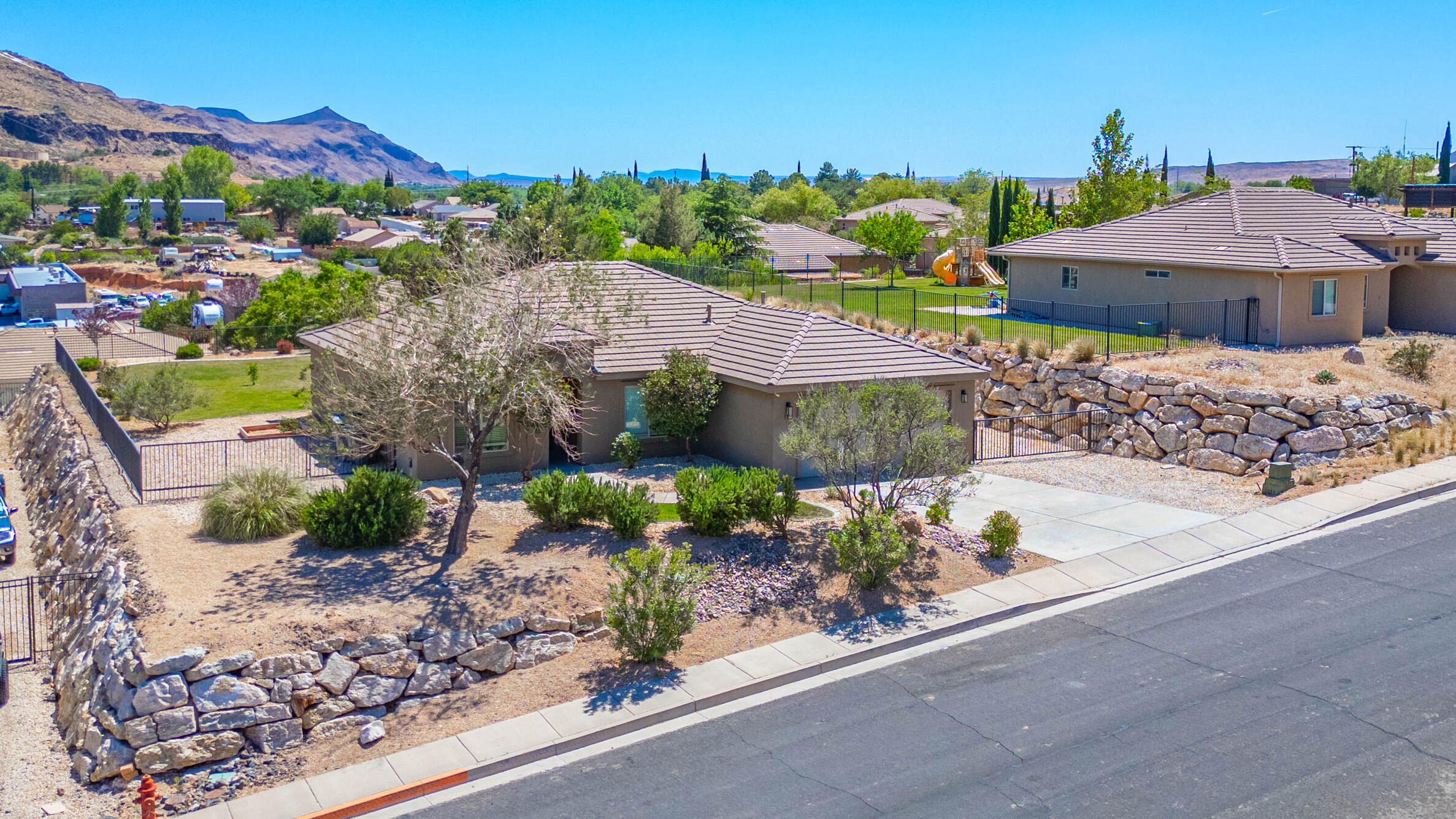 FALCON RIDGE - Residential