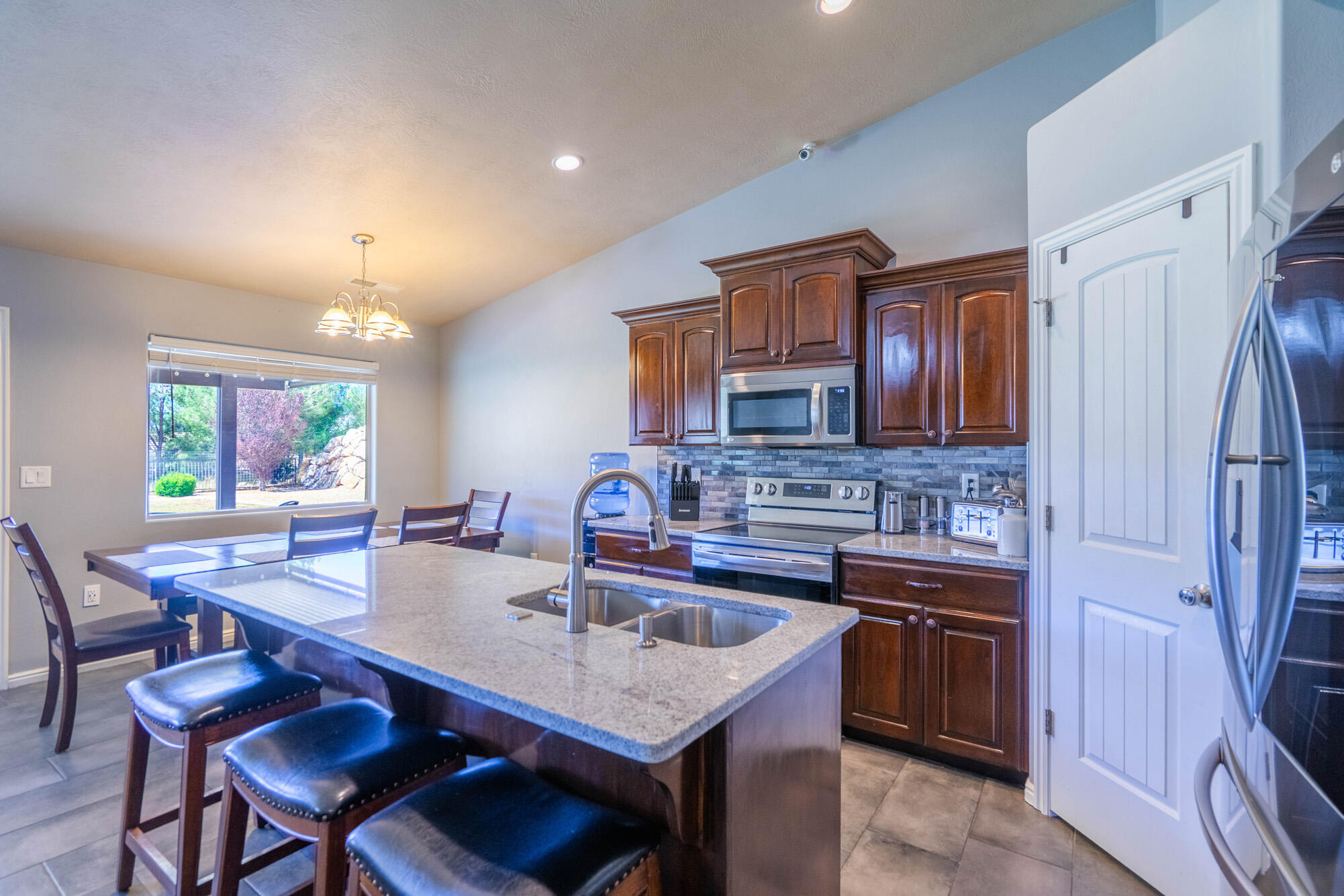FALCON RIDGE - Residential