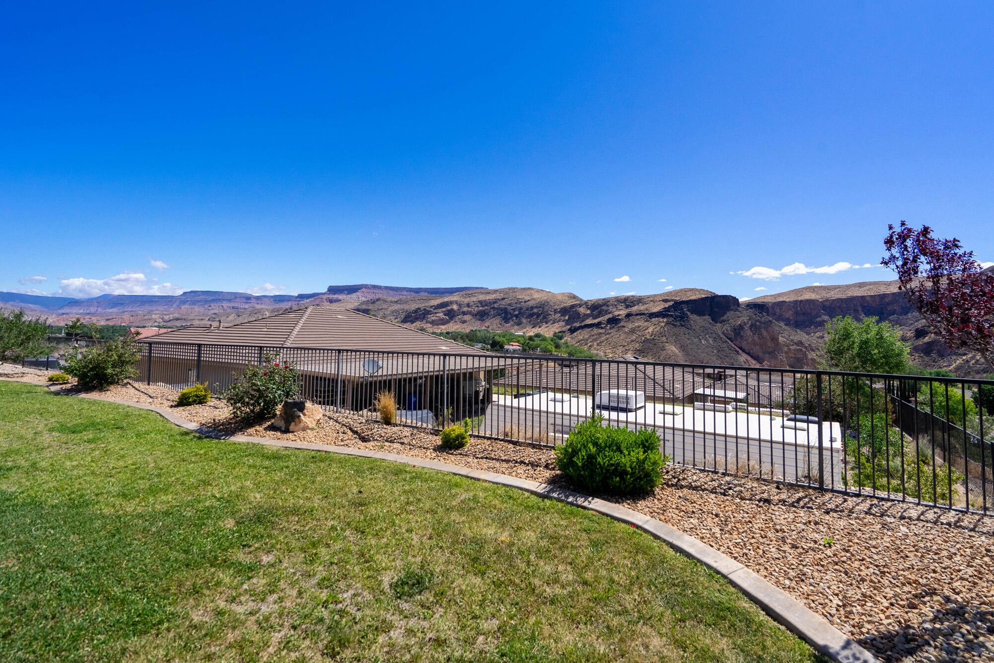 FALCON RIDGE - Residential