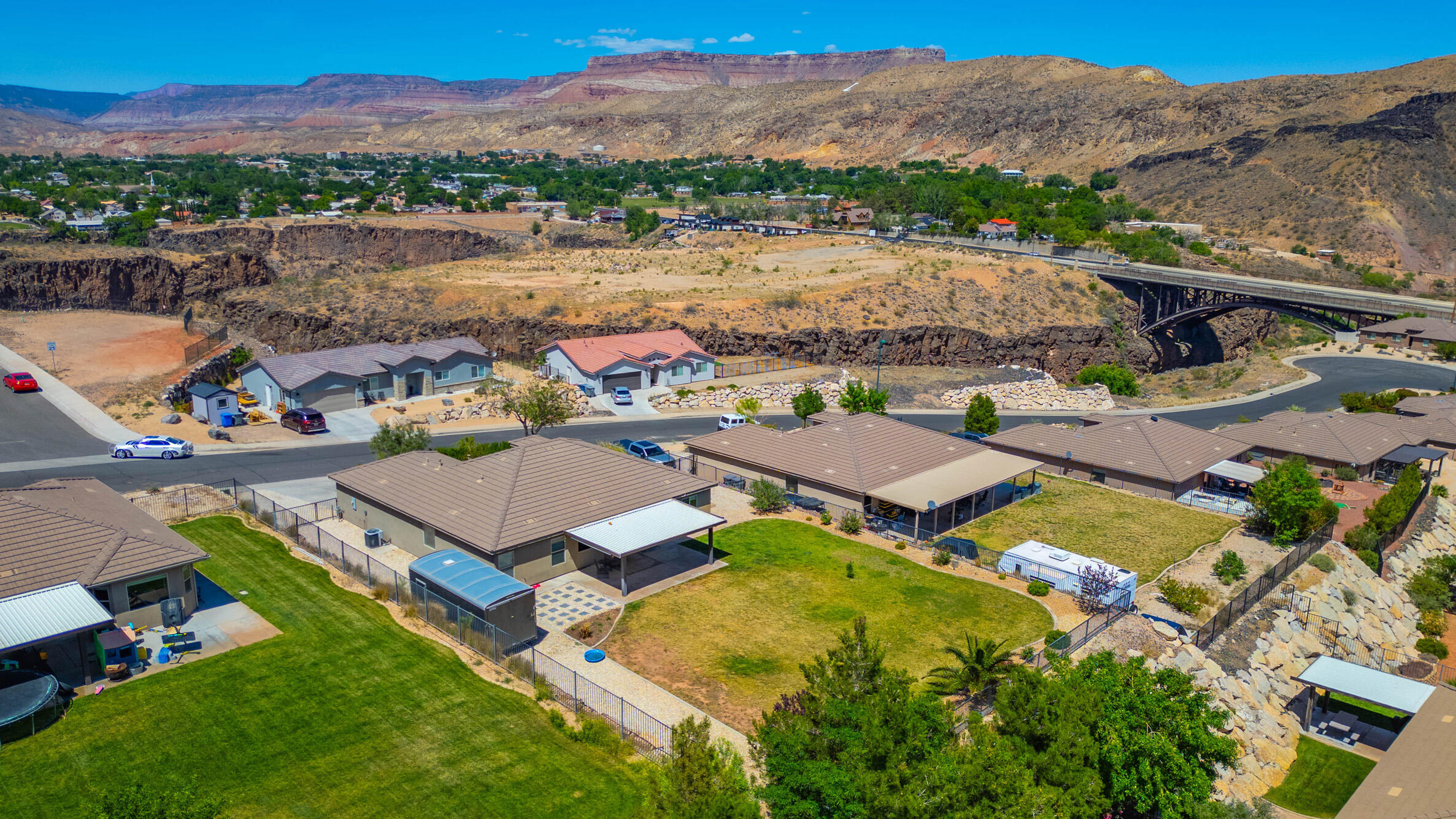FALCON RIDGE - Residential