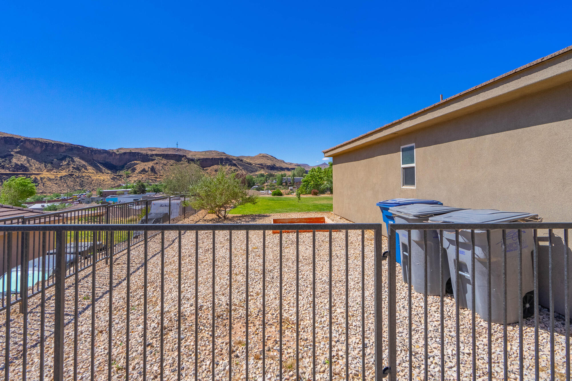 FALCON RIDGE - Residential