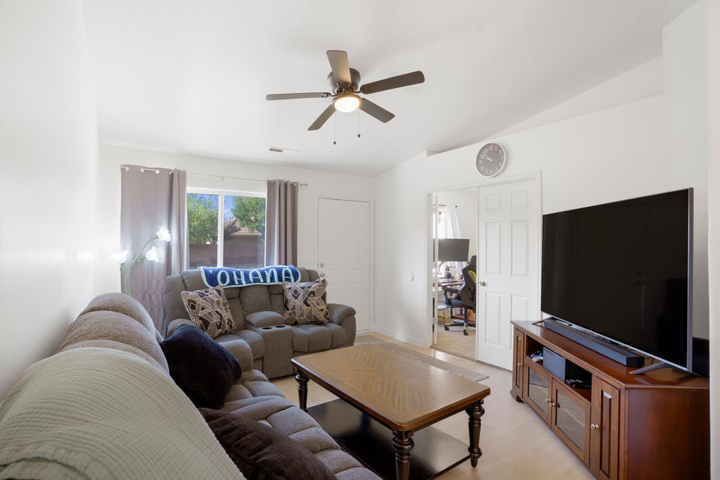 Photo of 463 N 2270 CIR E, Saint George, UT 84790 (MLS # 26-275166)