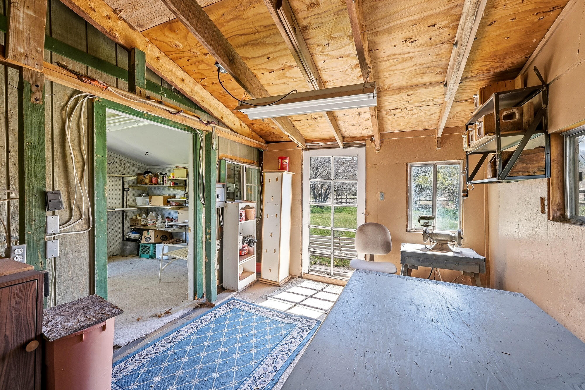 WINDOW ROCK - Residential