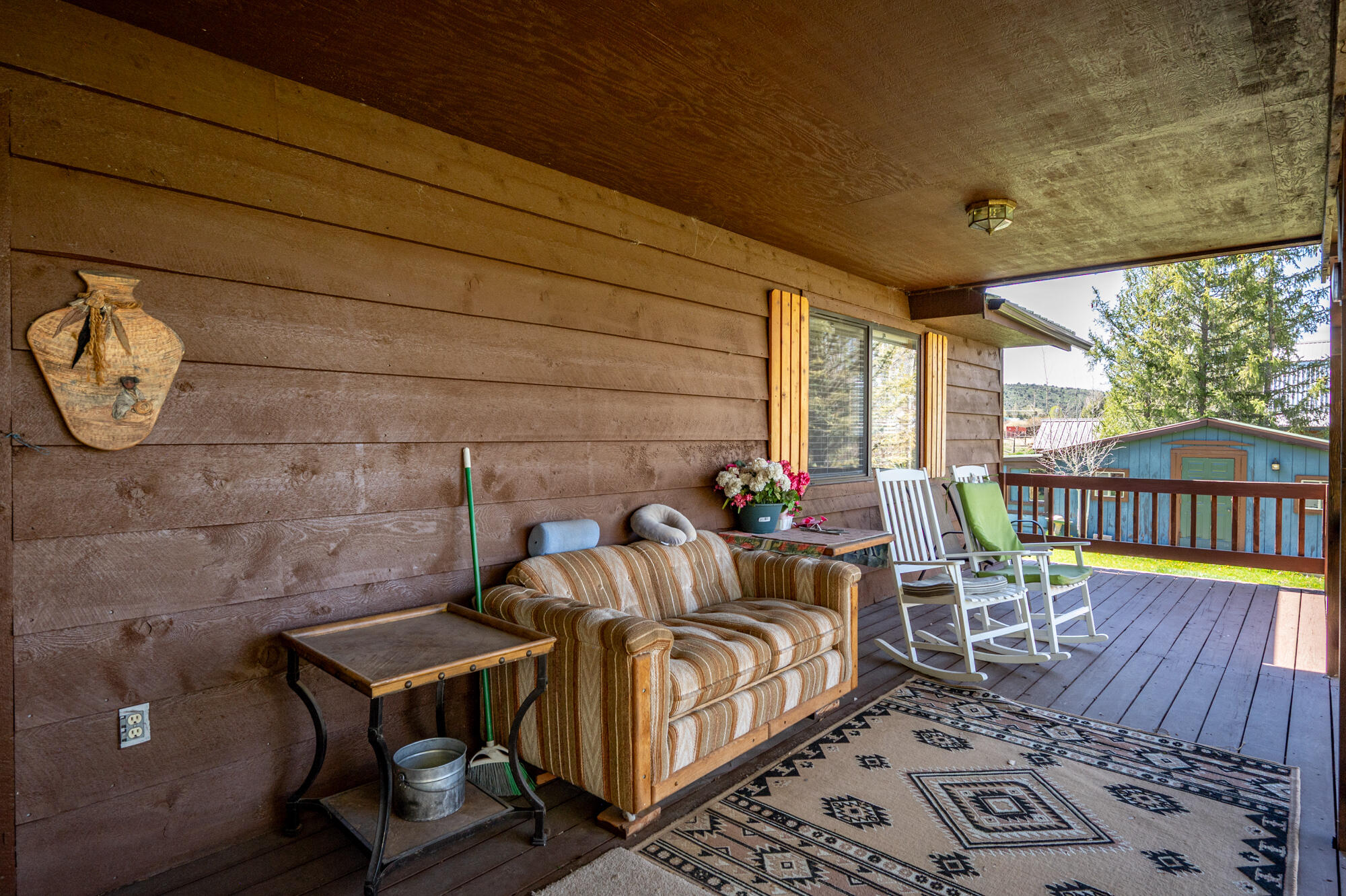 WINDOW ROCK - Residential