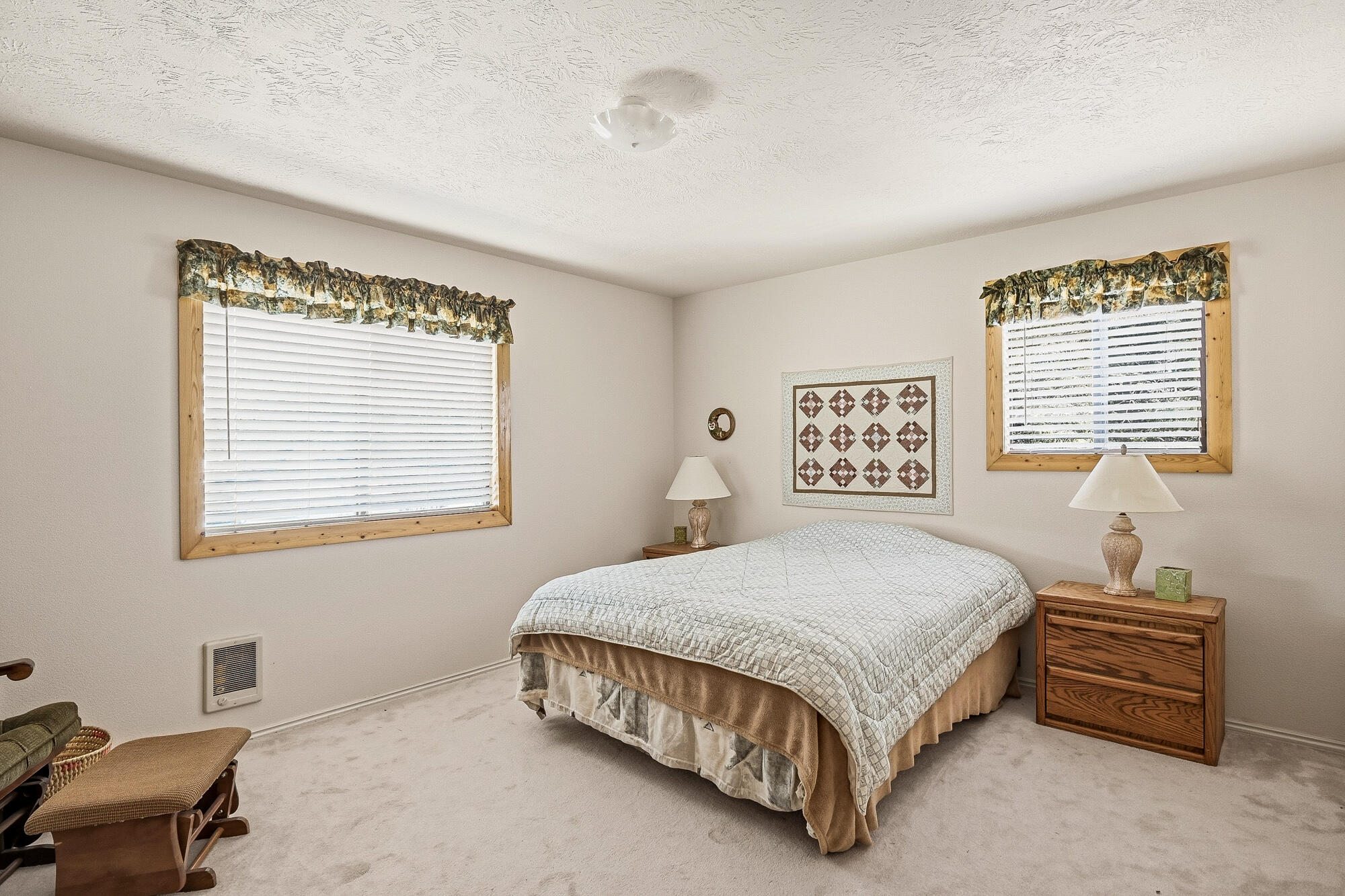 WINDOW ROCK - Residential