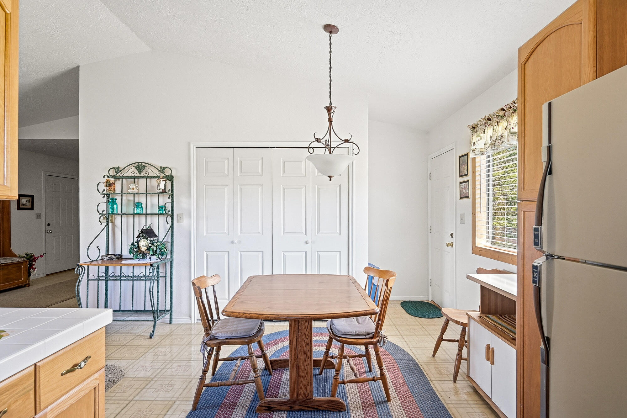 WINDOW ROCK - Residential