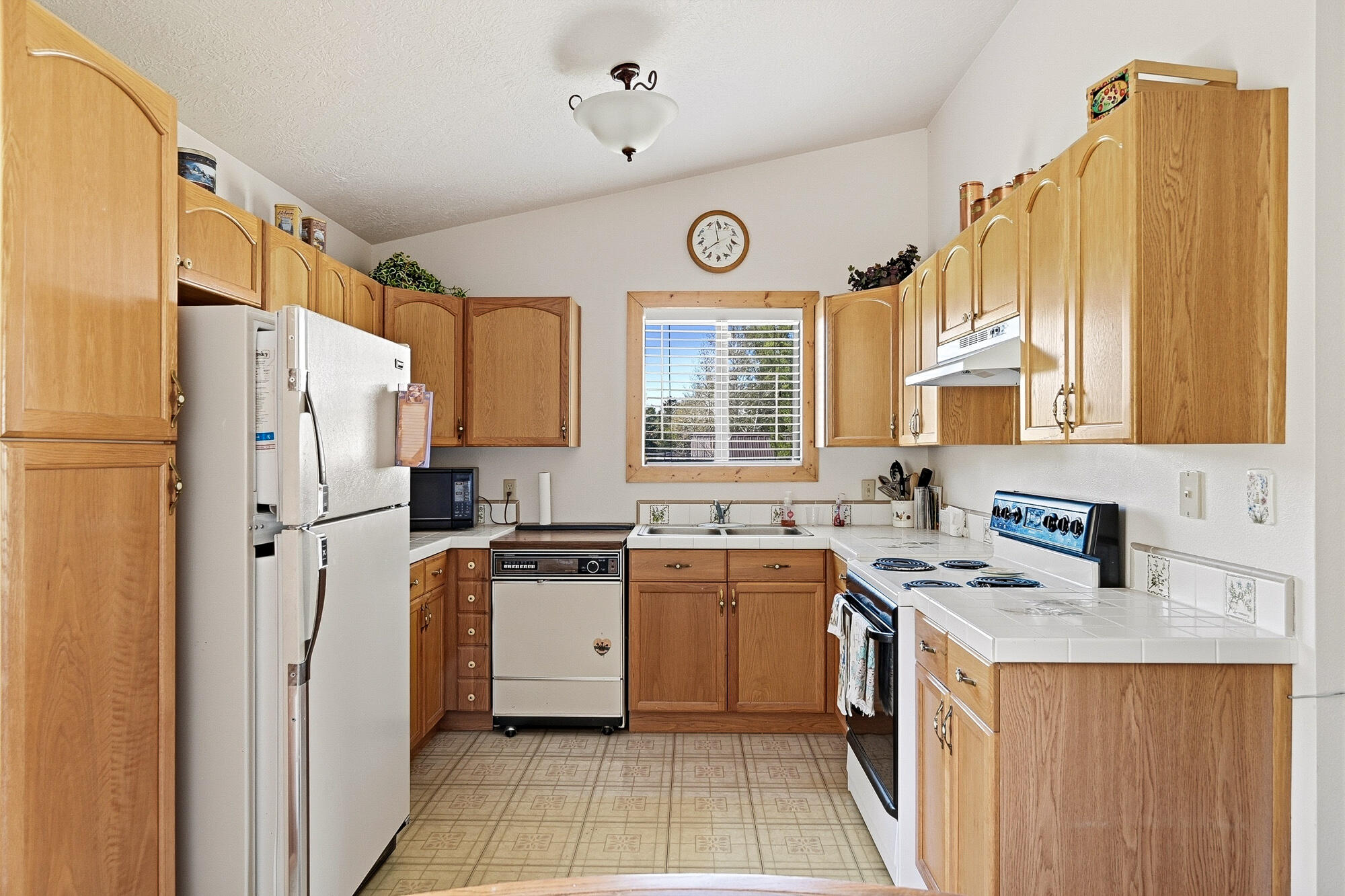 WINDOW ROCK - Residential