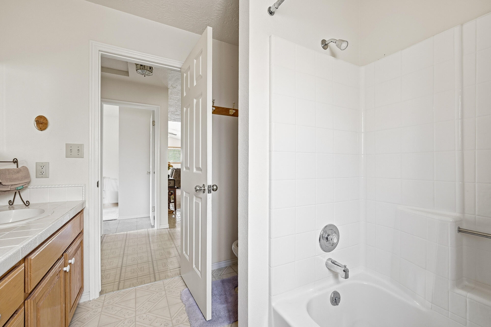 WINDOW ROCK - Residential