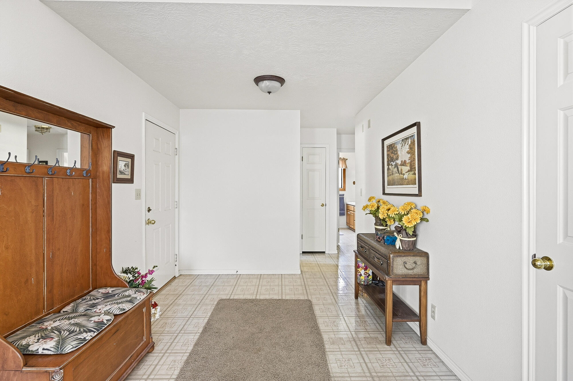 WINDOW ROCK - Residential