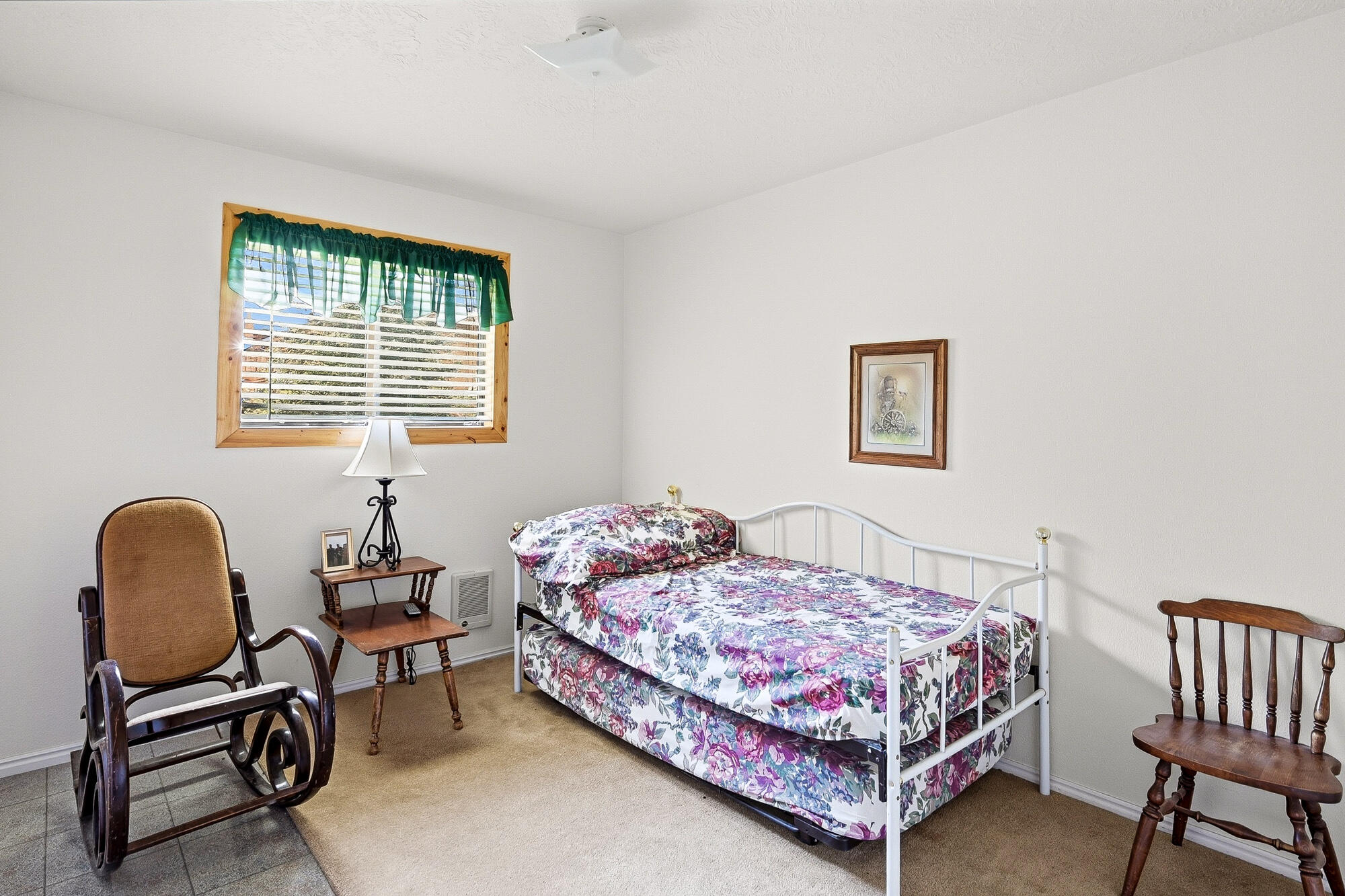 WINDOW ROCK - Residential