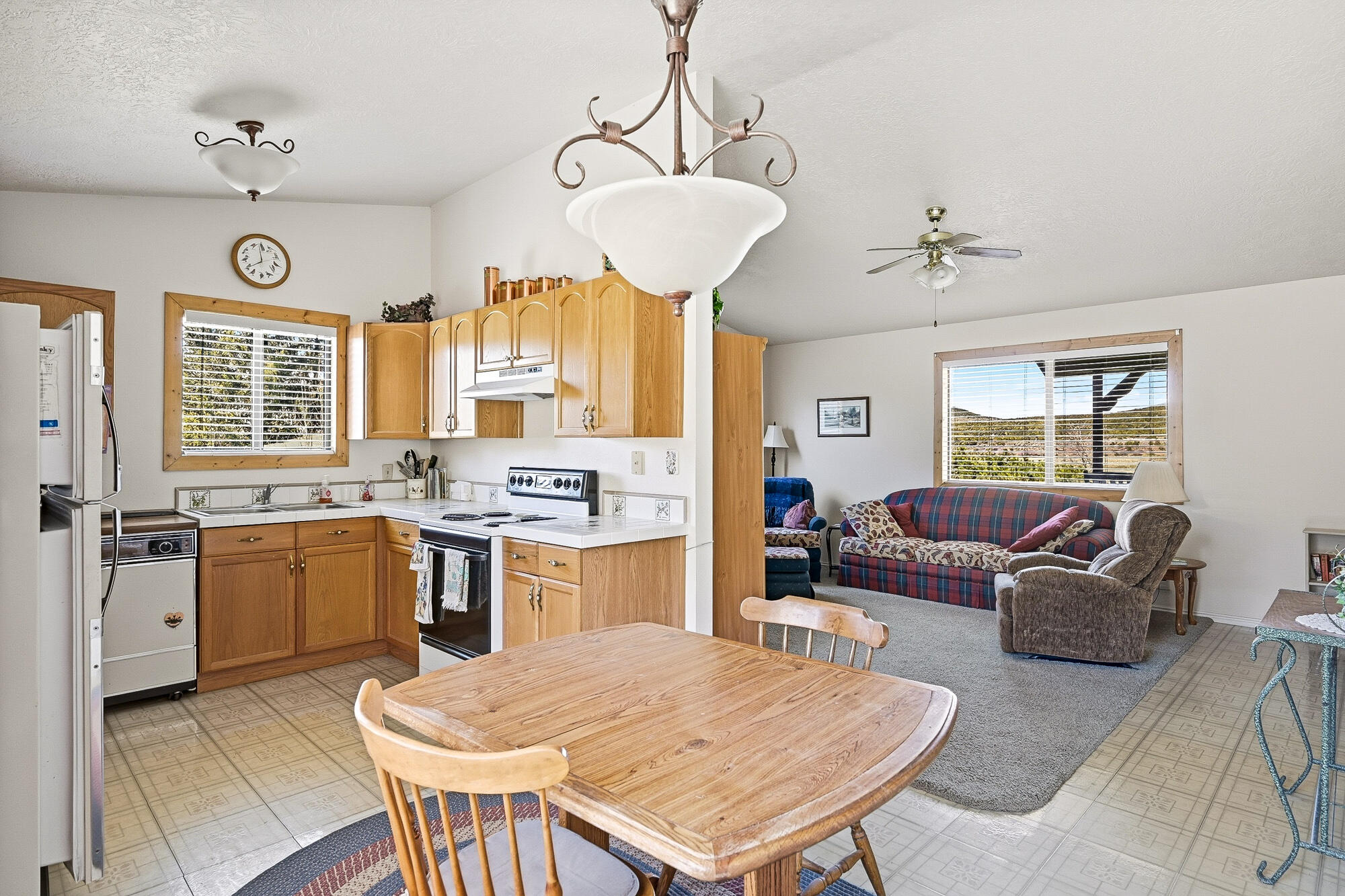 WINDOW ROCK - Residential