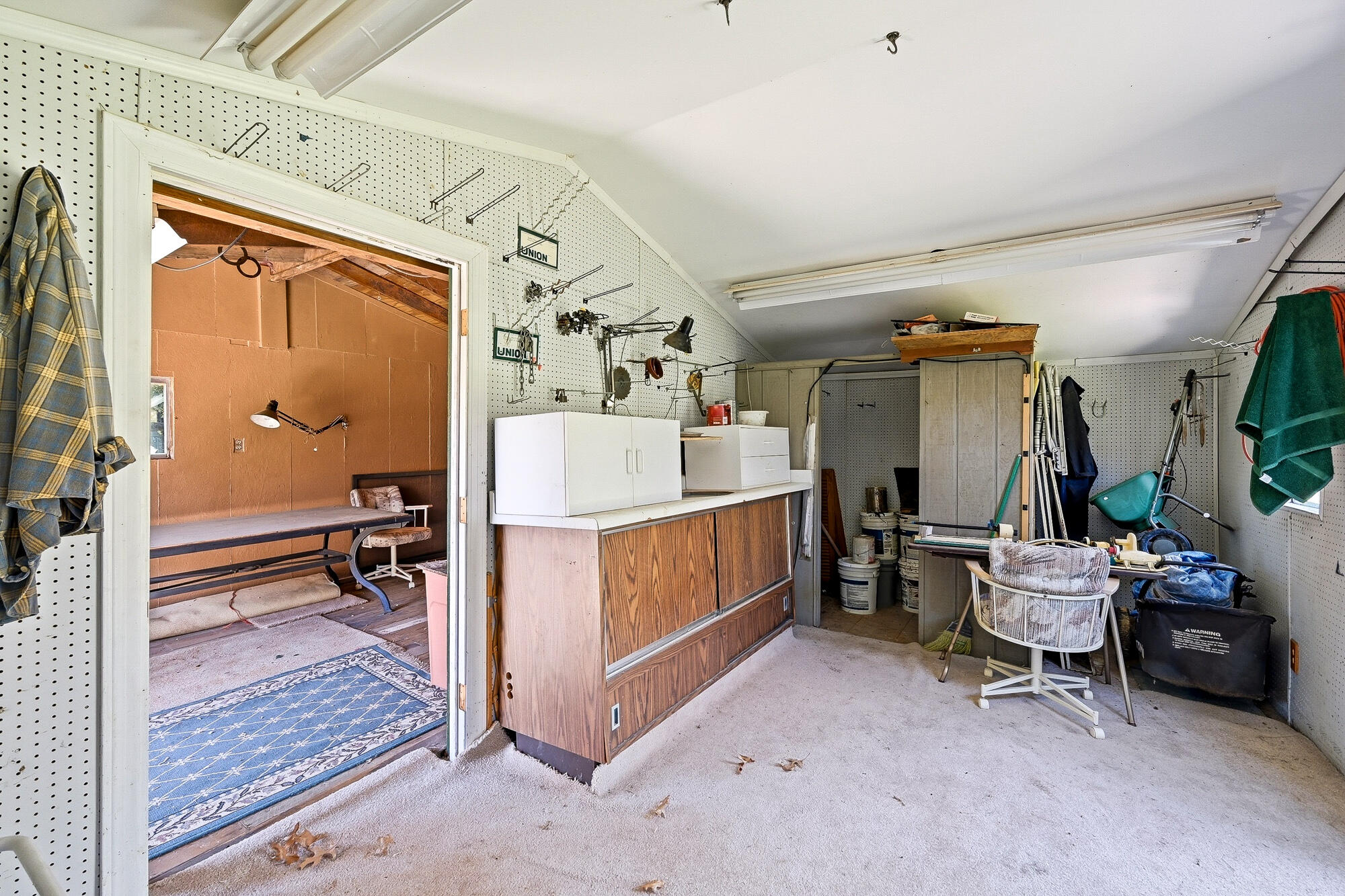 WINDOW ROCK - Residential