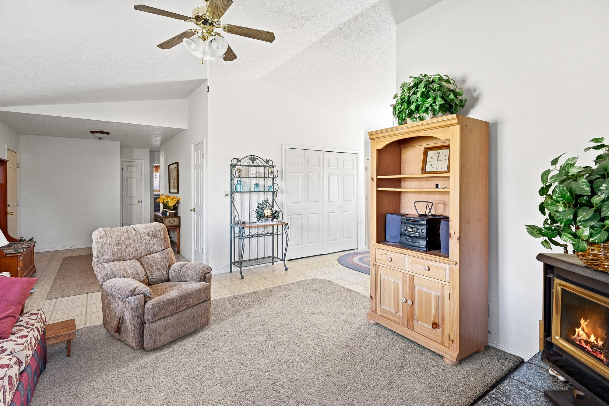 WINDOW ROCK - Residential