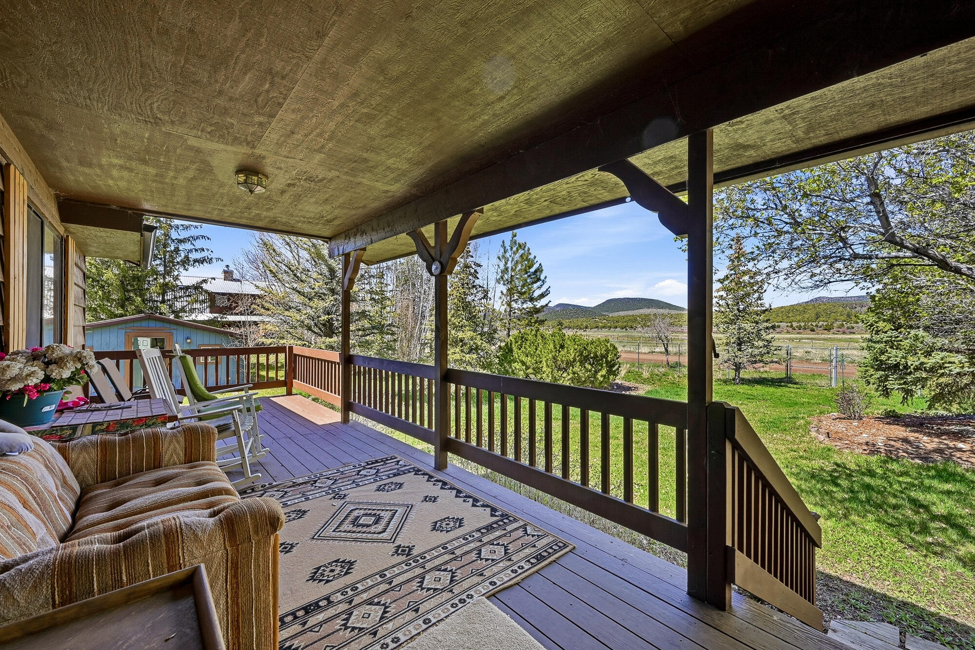 WINDOW ROCK - Residential